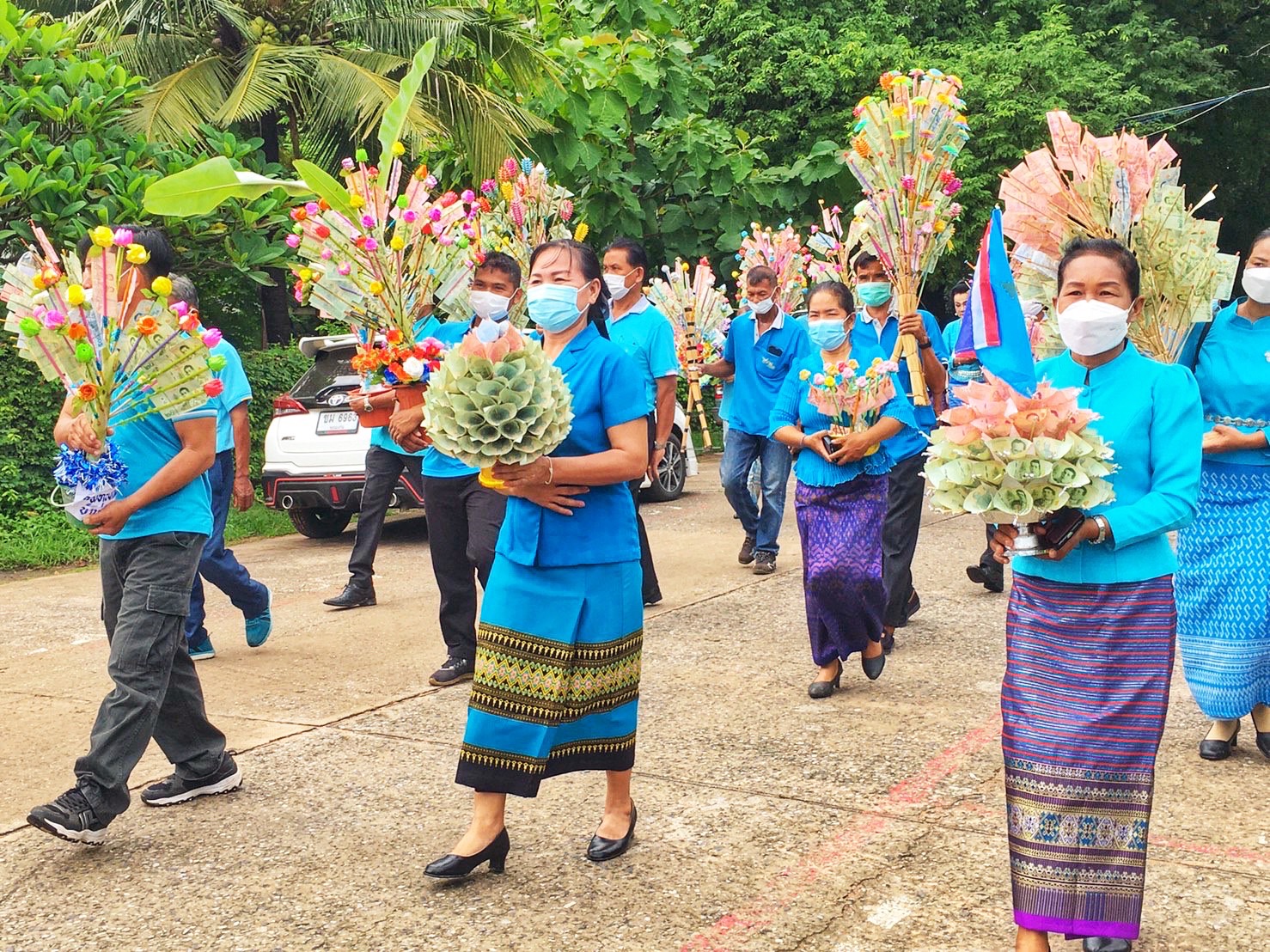 อำเภอโกสุมพิสัย ร่วมกับเครือข่ายกองทุนแม่ของแผ่นดินอำเภอโกสุมพิสัยจัดผ้าป่าสามัคคีตามโครงการ ”๙๐ พรรษา ๙๙๙ สมทบทุนศรัทธา ทุนปัญญา กองทุนแม่ของแผ่นดิน ทุนตั้งต้นแห่งความดีงาม”