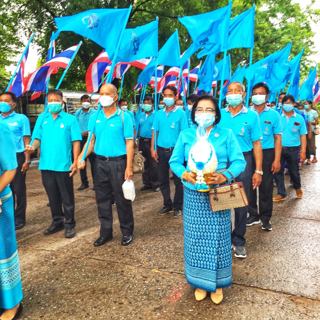 อำเภอโกสุมพิสัย ร่วมกับเครือข่ายกองทุนแม่ของแผ่นดินอำเภอโกสุมพิสัยจัดผ้าป่าสามัคคีตามโครงการ ”๙๐ พรรษา ๙๙๙ สมทบทุนศรัทธา ทุนปัญญา กองทุนแม่ของแผ่นดิน ทุนตั้งต้นแห่งความดีงาม”