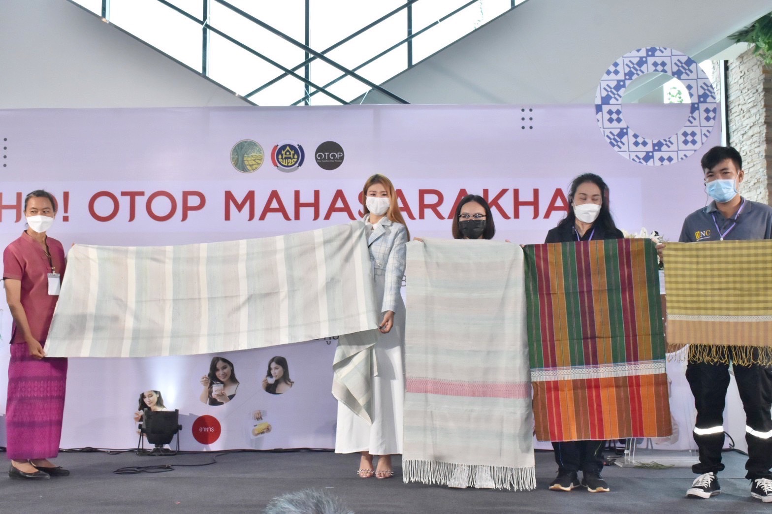 เปิดแล้ว!! งาน “OHO OTOP MAHASARAKHAM” ภายใต้โครงการส่งเสริมกระบวนการเครือข่ายองค์ความรู้ (Knowledge-Based OTOP : KBO) จังหวัดมหาสารคาม ประจำปี พ.ศ. 2565