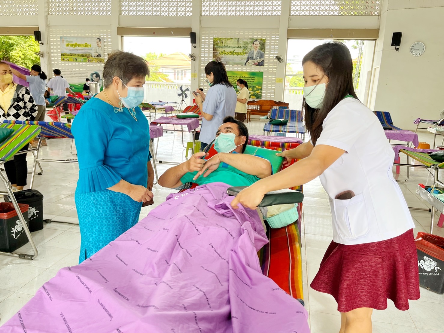 พช.มหาสารคาม ร่วมกับอำเภอเมืองมหาสารคาม สำนักงานเหล่ากาชาดจังหวัดมหาสารคาม จัดโครงการบริจาคโลหิต “90 พรรษา 90 ล้านซีซี ถวายราชสดุดีสมเด็จพระบรมราชชนนีพันปีหลวง”