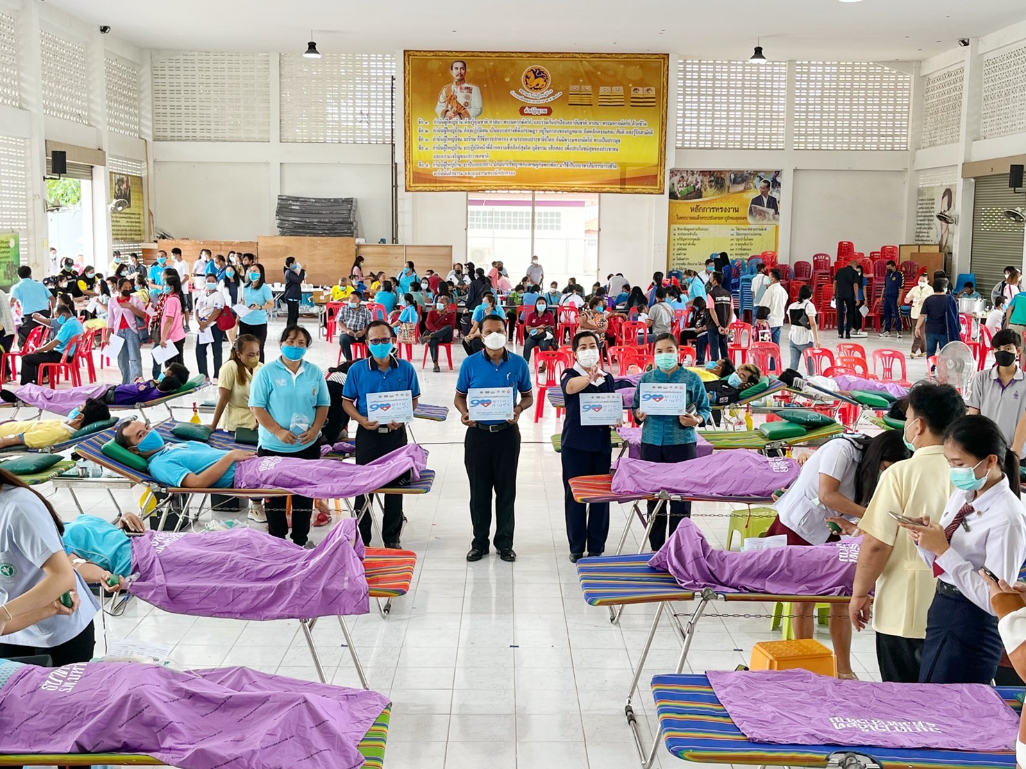 พช.มหาสารคาม ร่วมกับอำเภอเมืองมหาสารคาม สำนักงานเหล่ากาชาดจังหวัดมหาสารคาม จัดโครงการบริจาคโลหิต “90 พรรษา 90 ล้านซีซี ถวายราชสดุดีสมเด็จพระบรมราชชนนีพันปีหลวง”
