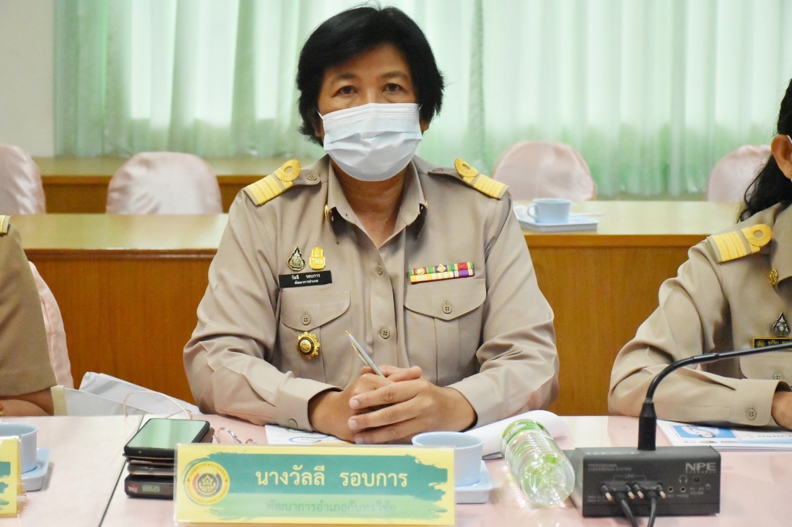 นางนวลจันทร์ ศรีมงคล ผู้ตรวจราชการกรมการพัฒนาชุมชน ปฏิบัติหน้าที่ผู้อำนวยการสำนักงานกองทุนพัฒนาบทบาทสตรี ติดตามสนับสนุนการขับเคลื่อนการดำเนินงานกองทุนพัฒนาบทบาทสตรี จังหวัดมหาสารคาม