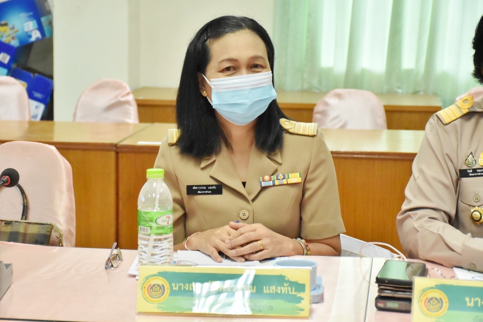 นางนวลจันทร์ ศรีมงคล ผู้ตรวจราชการกรมการพัฒนาชุมชน ปฏิบัติหน้าที่ผู้อำนวยการสำนักงานกองทุนพัฒนาบทบาทสตรี ติดตามสนับสนุนการขับเคลื่อนการดำเนินงานกองทุนพัฒนาบทบาทสตรี จังหวัดมหาสารคาม