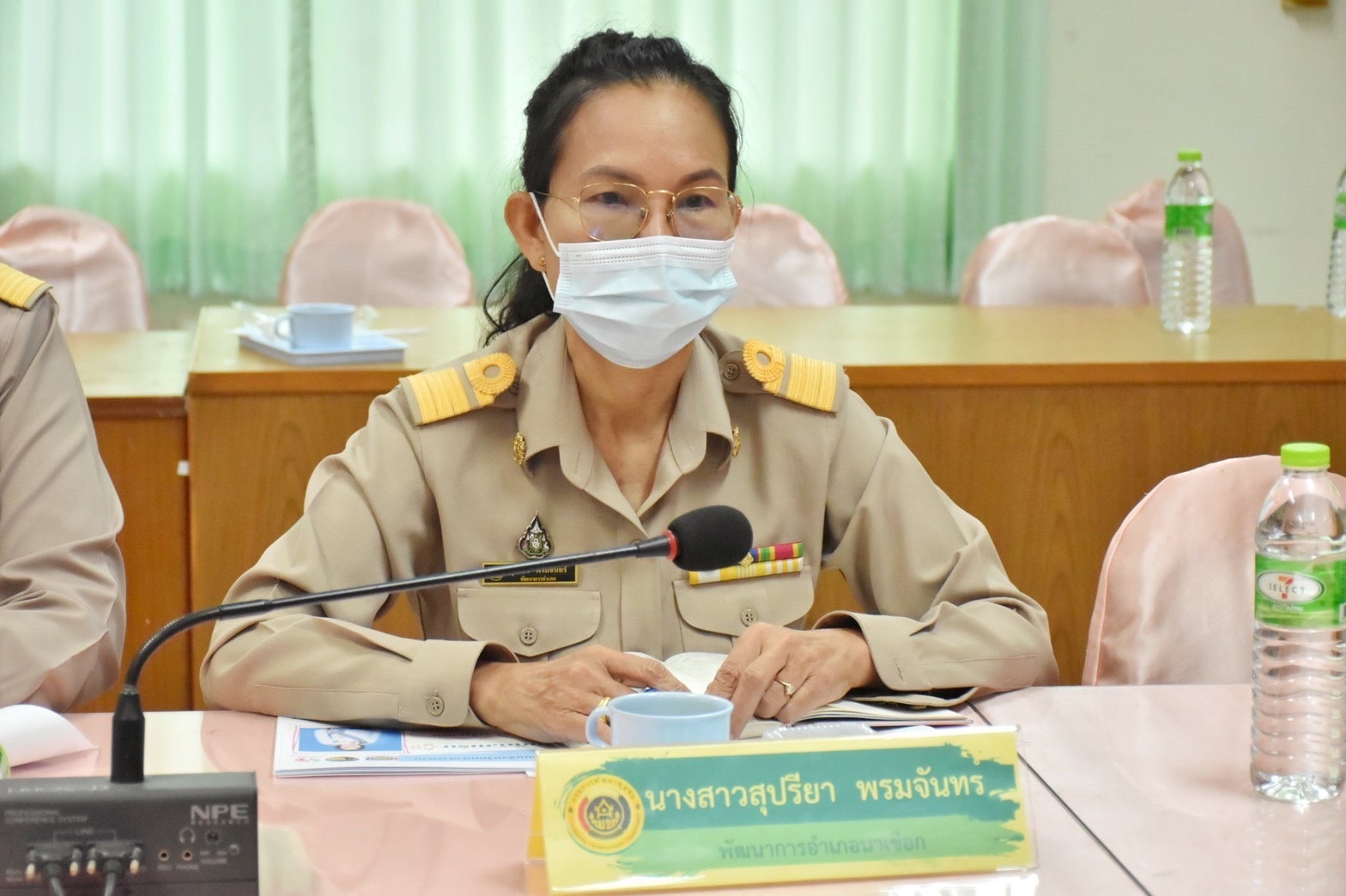 นางนวลจันทร์ ศรีมงคล ผู้ตรวจราชการกรมการพัฒนาชุมชน ปฏิบัติหน้าที่ผู้อำนวยการสำนักงานกองทุนพัฒนาบทบาทสตรี ติดตามสนับสนุนการขับเคลื่อนการดำเนินงานกองทุนพัฒนาบทบาทสตรี จังหวัดมหาสารคาม