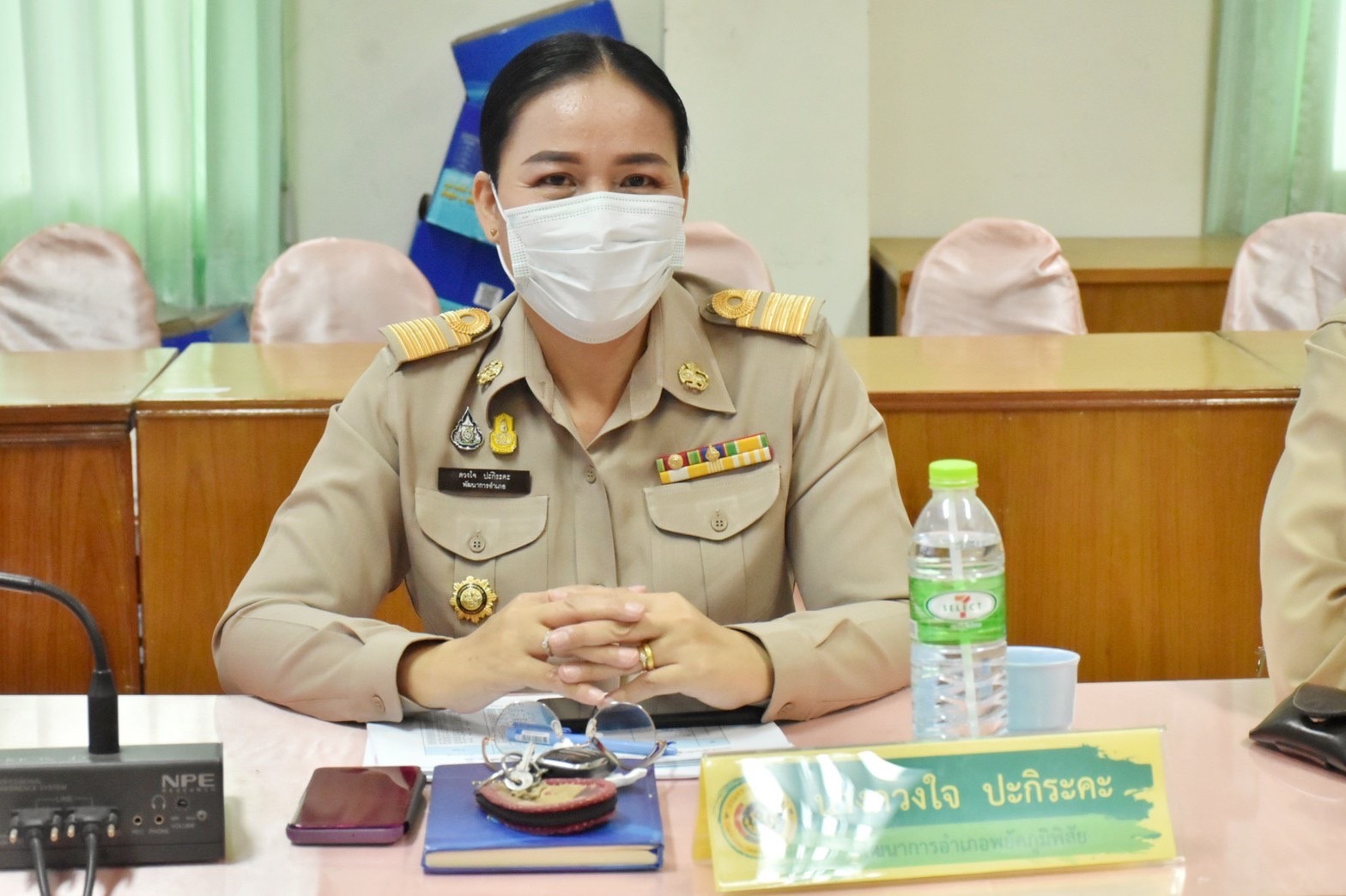 นางนวลจันทร์ ศรีมงคล ผู้ตรวจราชการกรมการพัฒนาชุมชน ปฏิบัติหน้าที่ผู้อำนวยการสำนักงานกองทุนพัฒนาบทบาทสตรี ติดตามสนับสนุนการขับเคลื่อนการดำเนินงานกองทุนพัฒนาบทบาทสตรี จังหวัดมหาสารคาม