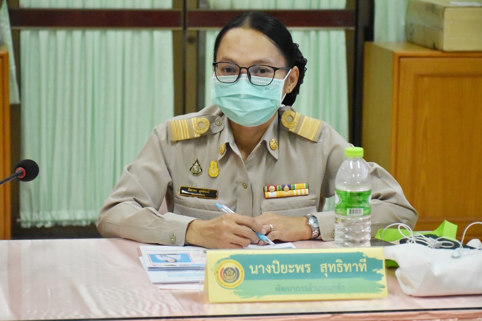 นางนวลจันทร์ ศรีมงคล ผู้ตรวจราชการกรมการพัฒนาชุมชน ปฏิบัติหน้าที่ผู้อำนวยการสำนักงานกองทุนพัฒนาบทบาทสตรี ติดตามสนับสนุนการขับเคลื่อนการดำเนินงานกองทุนพัฒนาบทบาทสตรี จังหวัดมหาสารคาม
