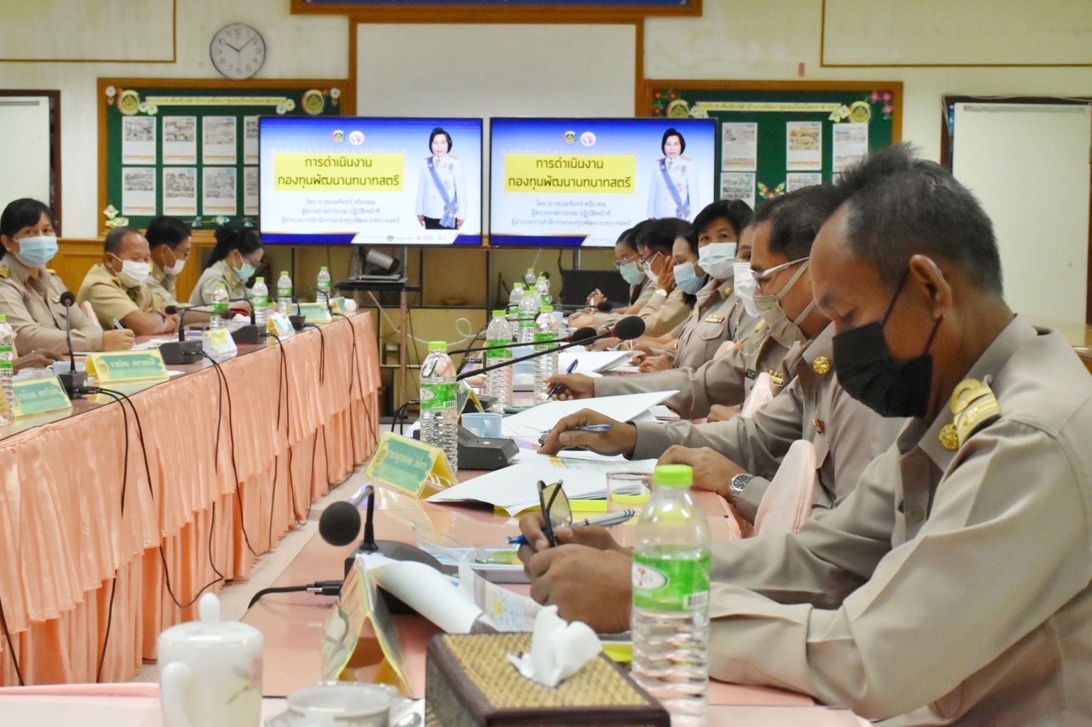 นางนวลจันทร์ ศรีมงคล ผู้ตรวจราชการกรมการพัฒนาชุมชน ปฏิบัติหน้าที่ผู้อำนวยการสำนักงานกองทุนพัฒนาบทบาทสตรี ติดตามสนับสนุนการขับเคลื่อนการดำเนินงานกองทุนพัฒนาบทบาทสตรี จังหวัดมหาสารคาม