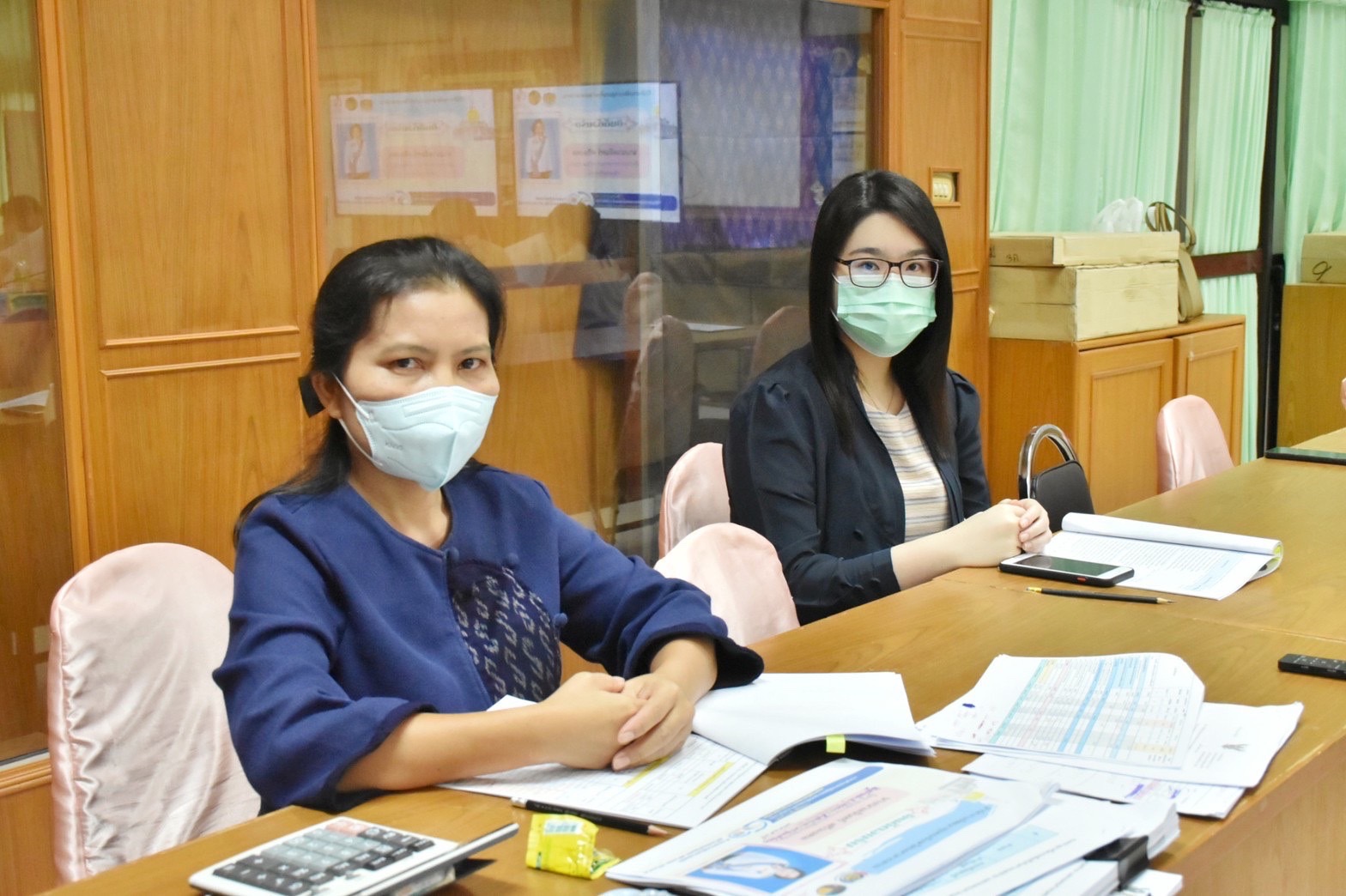 นางนวลจันทร์ ศรีมงคล ผู้ตรวจราชการกรมการพัฒนาชุมชน ปฏิบัติหน้าที่ผู้อำนวยการสำนักงานกองทุนพัฒนาบทบาทสตรี ติดตามสนับสนุนการขับเคลื่อนการดำเนินงานกองทุนพัฒนาบทบาทสตรี จังหวัดมหาสารคาม