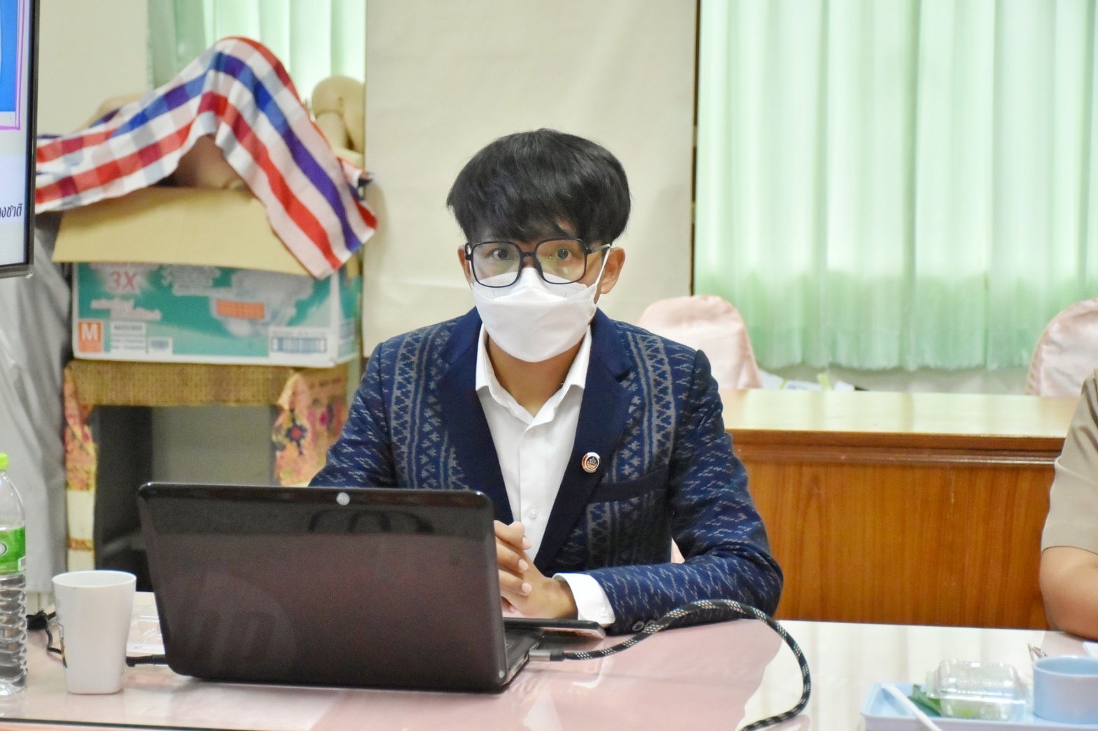 นางนวลจันทร์ ศรีมงคล ผู้ตรวจราชการกรมการพัฒนาชุมชน ปฏิบัติหน้าที่ผู้อำนวยการสำนักงานกองทุนพัฒนาบทบาทสตรี ติดตามสนับสนุนการขับเคลื่อนการดำเนินงานกองทุนพัฒนาบทบาทสตรี จังหวัดมหาสารคาม