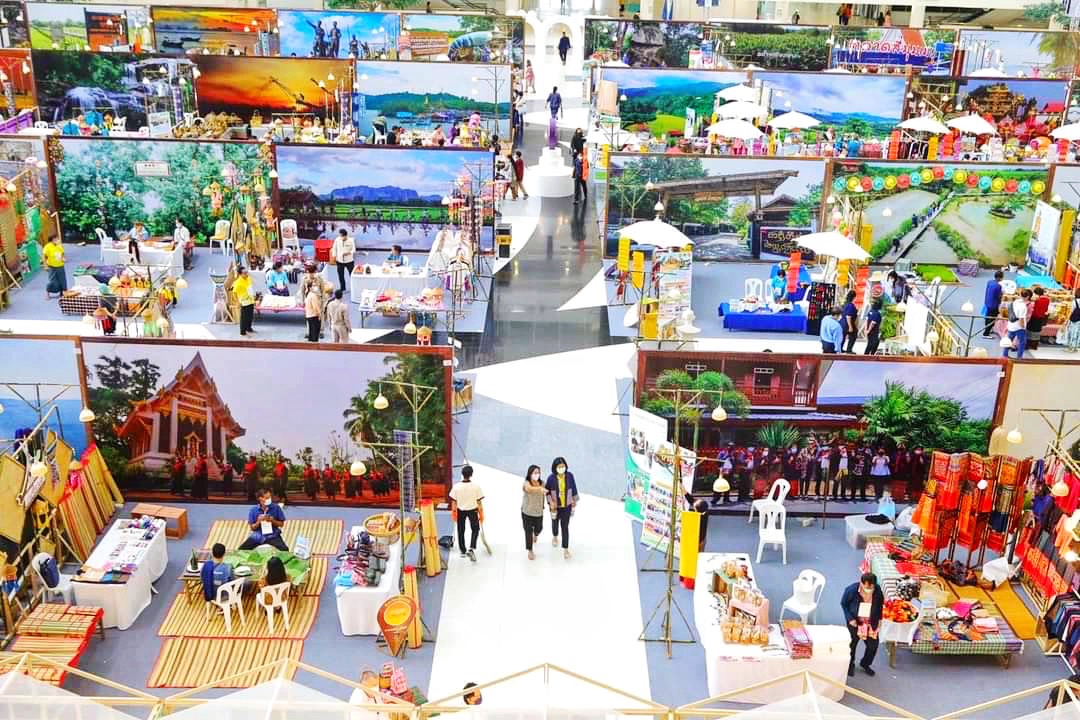 พช. มหาสารคาม ร่วมจัดแสดงและจำหน่ายสินค้าชุมชนท่องเที่ยว ในงาน”โอทอปนวัตวิถี ดีเกินร้อย เที่ยวไทยวิถีใหม่ 100 ชุมชน”