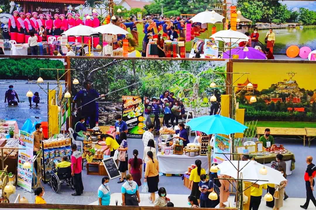 พช. มหาสารคาม ร่วมจัดแสดงและจำหน่ายสินค้าชุมชนท่องเที่ยว ในงาน”โอทอปนวัตวิถี ดีเกินร้อย เที่ยวไทยวิถีใหม่ 100 ชุมชน”