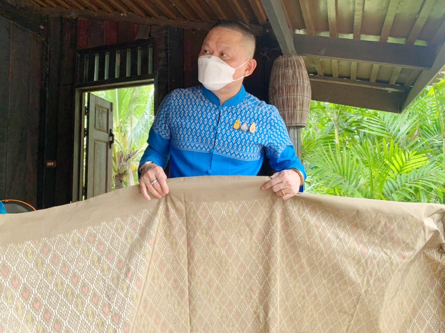 พช.มหาสารคาม ร่วมงานภูษาศิลป์ จากท้องถิ่นสู่สากล “มหาไหมเมืองคาม” พร้อมร่วมพิธีลงนามบันทึกข้อตกลงความร่วมมือ “โครงการยกระดับการย้อมเส้นด้ายจากผงสีธรรมชาติ”