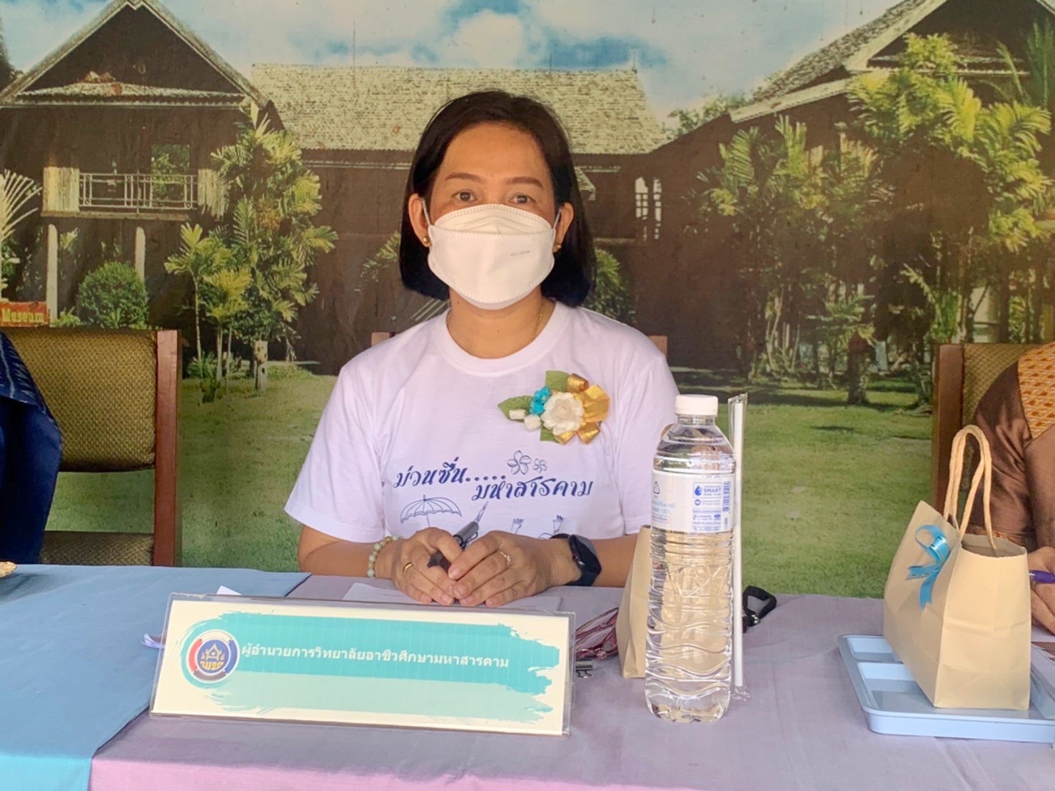 พช.มหาสารคาม ร่วมงานภูษาศิลป์ จากท้องถิ่นสู่สากล “มหาไหมเมืองคาม” พร้อมร่วมพิธีลงนามบันทึกข้อตกลงความร่วมมือ “โครงการยกระดับการย้อมเส้นด้ายจากผงสีธรรมชาติ”