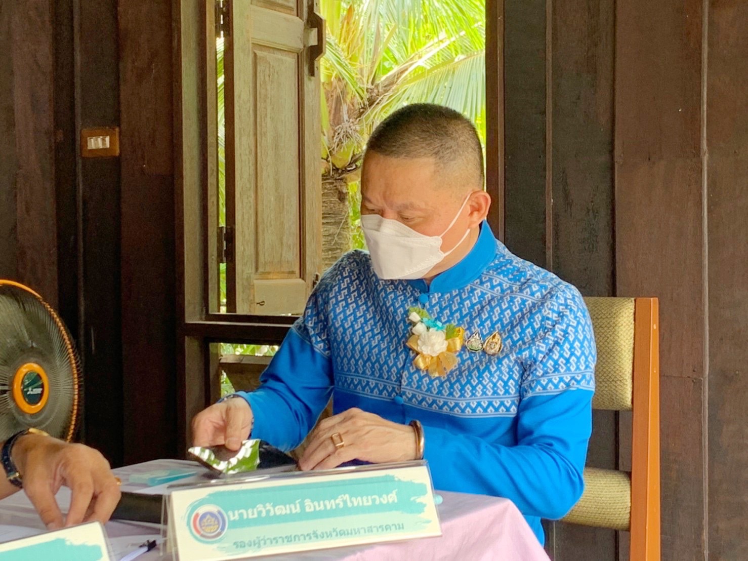 พช.มหาสารคาม ร่วมงานภูษาศิลป์ จากท้องถิ่นสู่สากล “มหาไหมเมืองคาม” พร้อมร่วมพิธีลงนามบันทึกข้อตกลงความร่วมมือ “โครงการยกระดับการย้อมเส้นด้ายจากผงสีธรรมชาติ”
