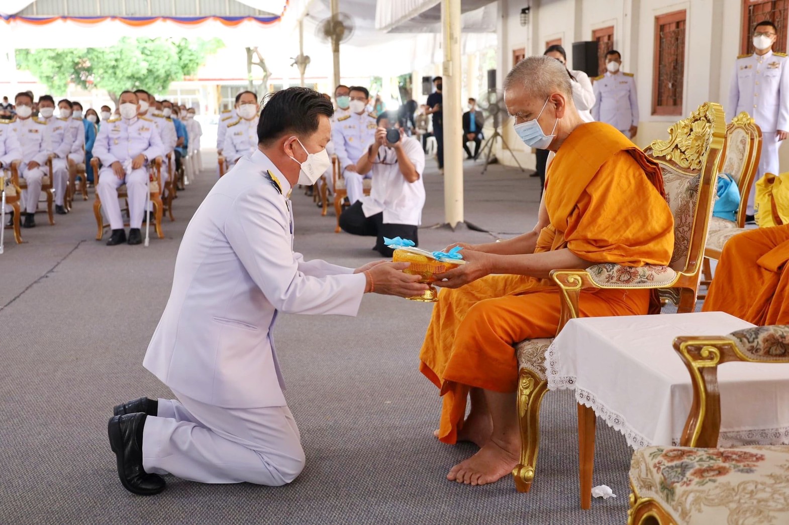 พช.มหาสารคาม ร่วมพิธีมอบคัมภีร์เทศน์เฉลิมพระเกียรติฯ บทพระธรรมเทศนาเฉลิมพระธรรมบารมี ใน “อภินนมัตถจรกถา” เฉลิมพระธรรมบารมีสมเด็จพระนางเจ้าสิริกิติ์ พระบรมราชินีนาถ พระบรมราชชนนีพันปีหลวง