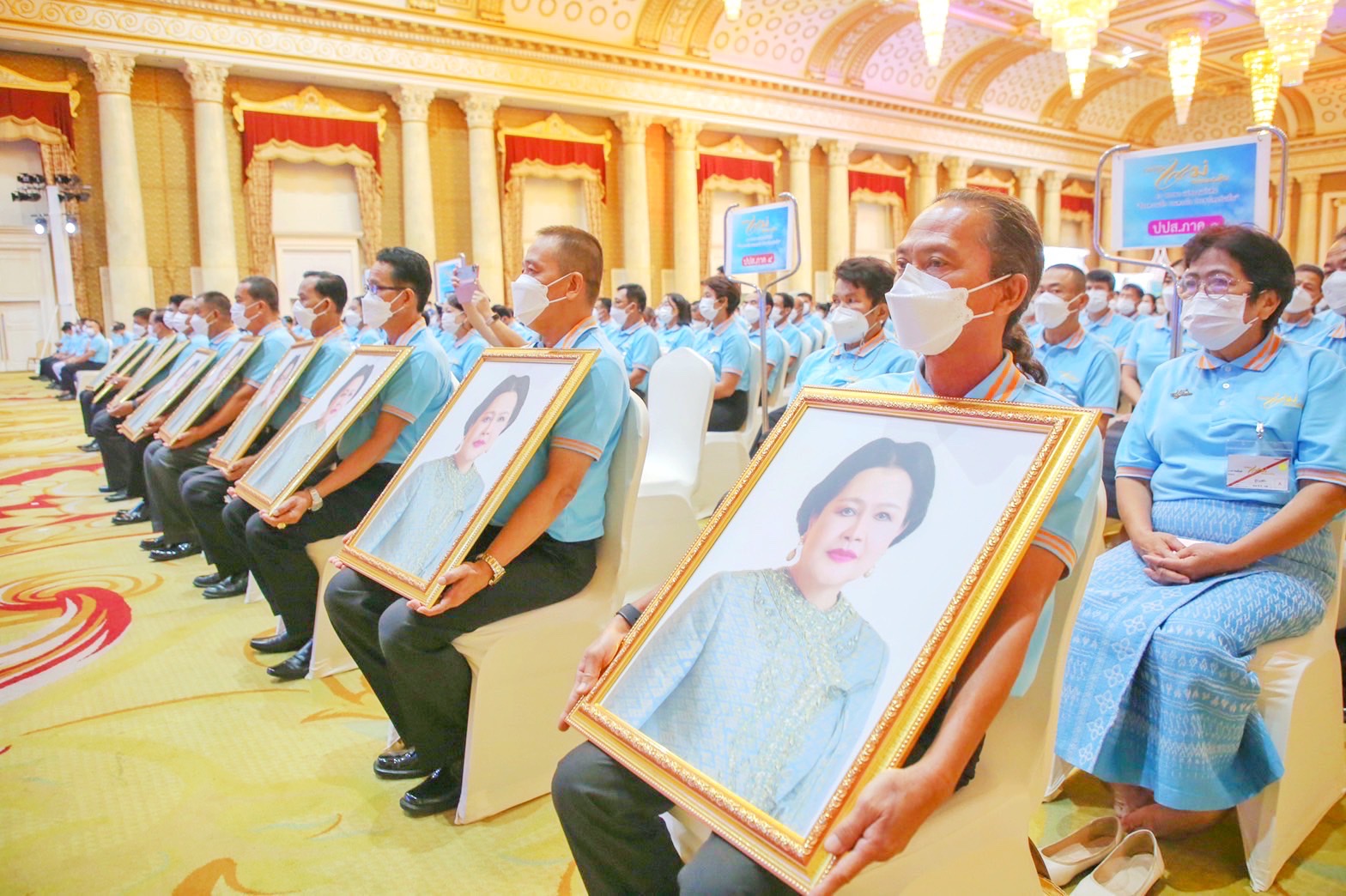 พช.มหาสารคาม ร่วมงานมหกรรมกองทุนแม่ของแผ่นดิน ภายใต้แนวคิด 90 พรรษาแม่ของแผ่นดิน “ร้อยความรักรวมดวงใจประชาไทยร่มเย็น”แก้ไขปัญหายาเสพติดในหมู่บ้าน/ชุมชน”