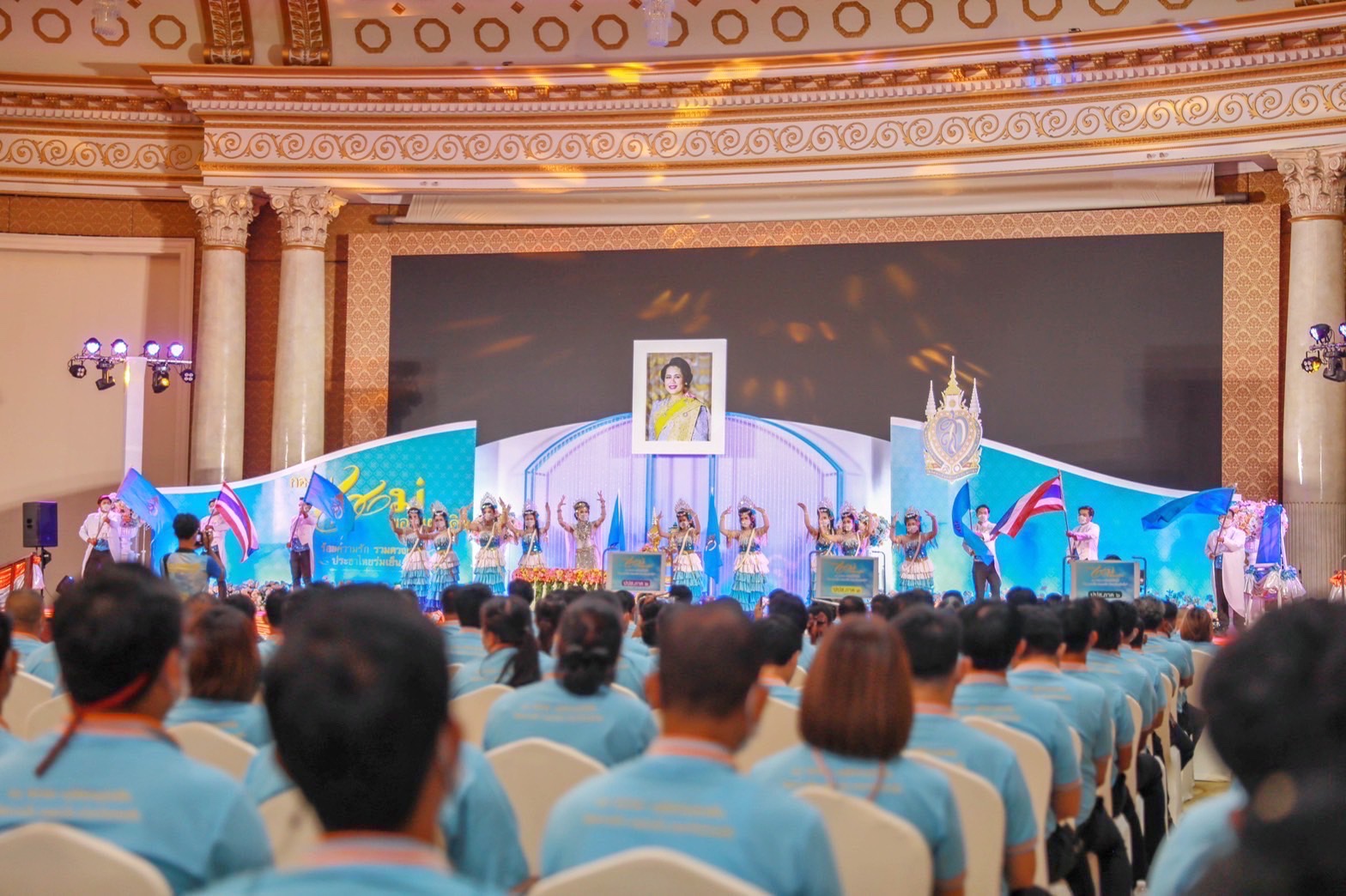 พช.มหาสารคาม ร่วมงานมหกรรมกองทุนแม่ของแผ่นดิน ภายใต้แนวคิด 90 พรรษาแม่ของแผ่นดิน “ร้อยความรักรวมดวงใจประชาไทยร่มเย็น”แก้ไขปัญหายาเสพติดในหมู่บ้าน/ชุมชน”