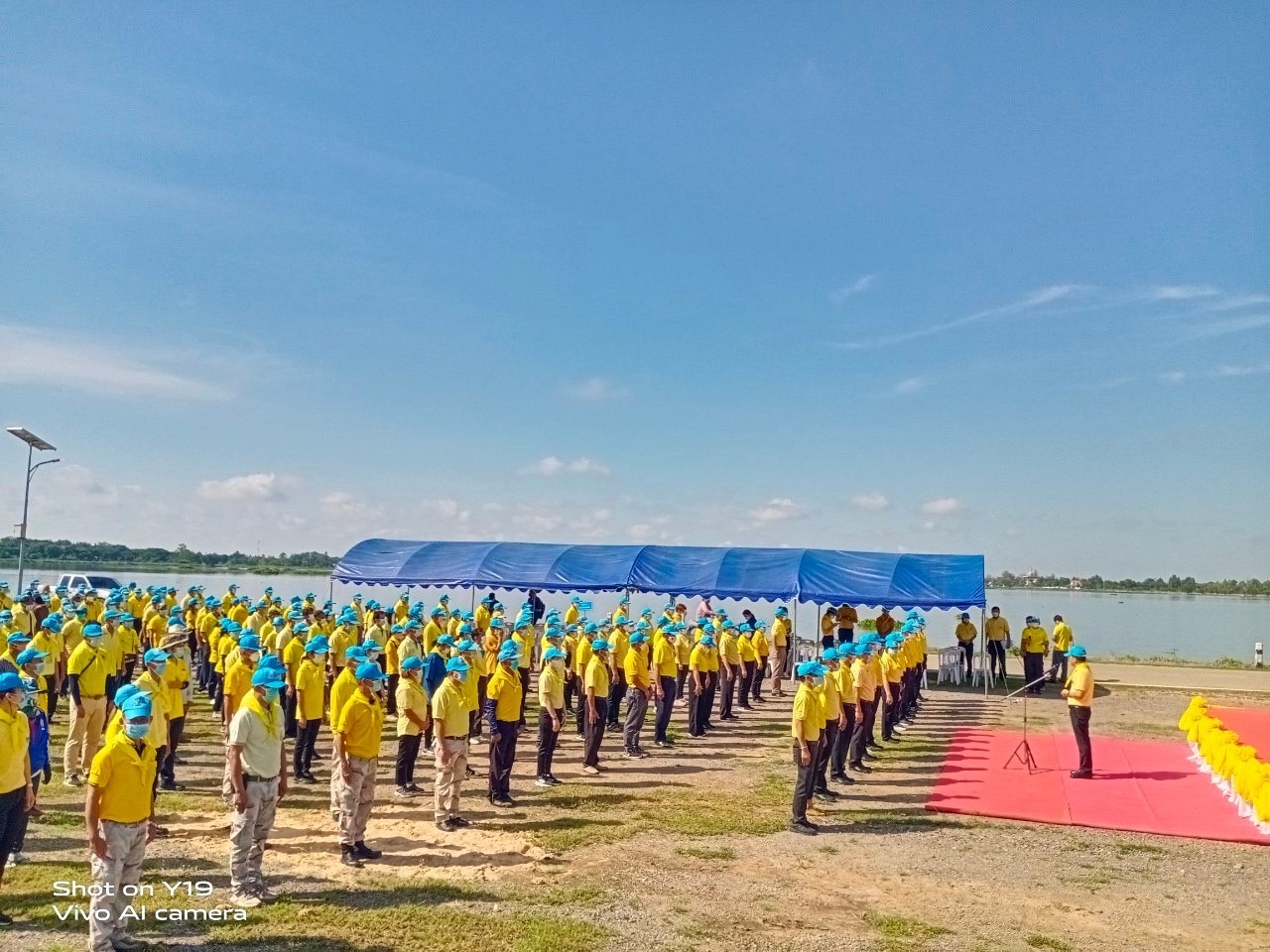 พช.มหาสารคาม พร้อมใจร่วมกิจกรรมจิตอาสา “เราทำความดีเพื่อ ชาติ ศาสน์ กษัตริย์” กำจัดวัชพืชและทำความสะอาดสันฝายแก่งเลิงจาน อำเภอเมืองมหาสารคาม