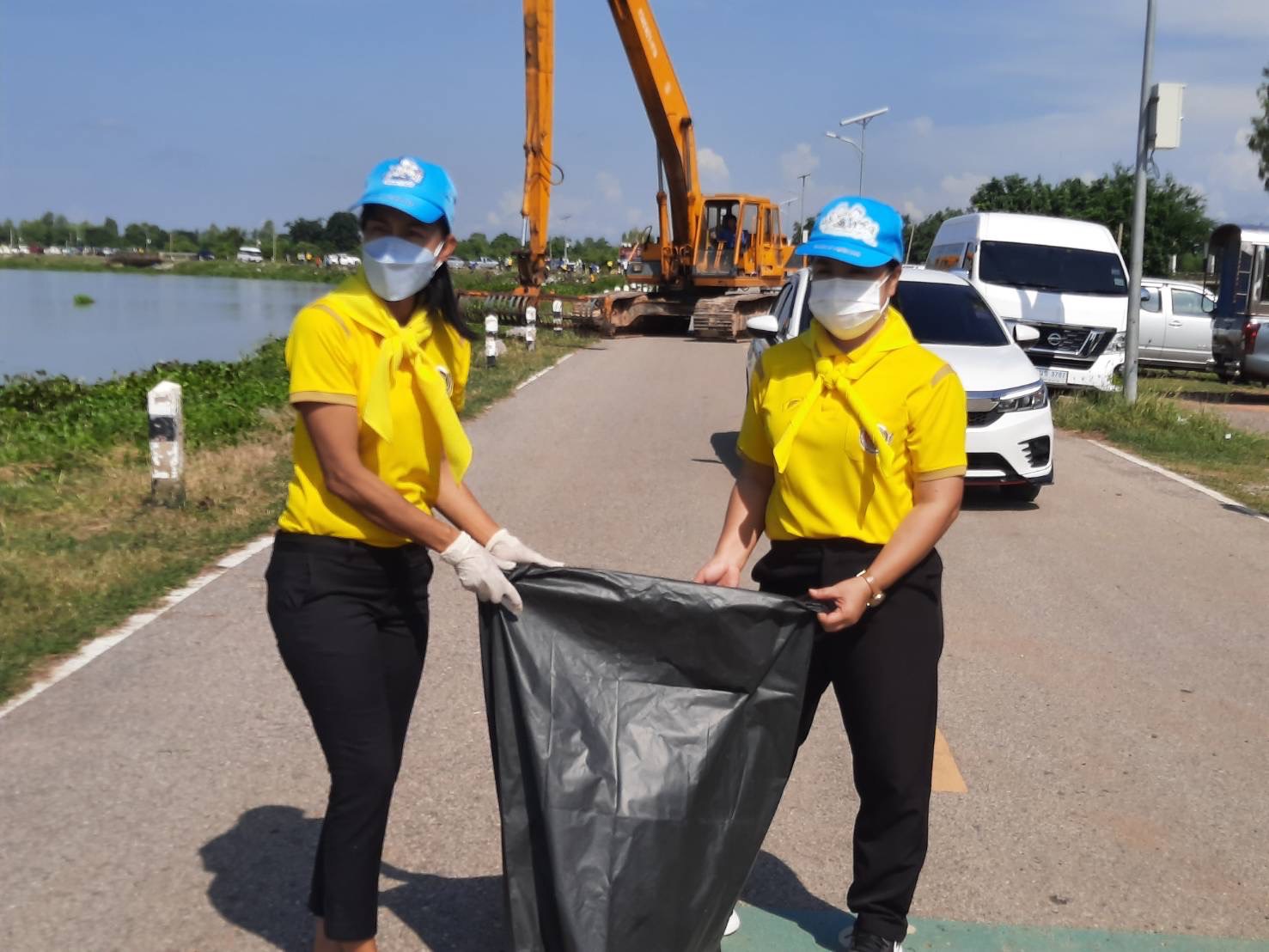 พช.มหาสารคาม พร้อมใจร่วมกิจกรรมจิตอาสา “เราทำความดีเพื่อ ชาติ ศาสน์ กษัตริย์” กำจัดวัชพืชและทำความสะอาดสันฝายแก่งเลิงจาน อำเภอเมืองมหาสารคาม