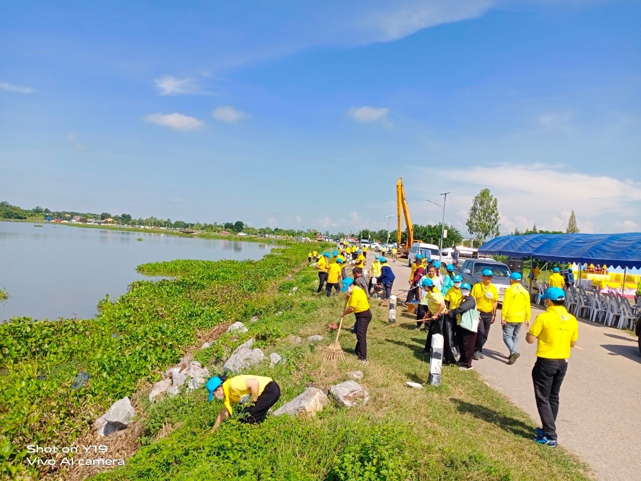 พช.มหาสารคาม พร้อมใจร่วมกิจกรรมจิตอาสา “เราทำความดีเพื่อ ชาติ ศาสน์ กษัตริย์” กำจัดวัชพืชและทำความสะอาดสันฝายแก่งเลิงจาน อำเภอเมืองมหาสารคาม