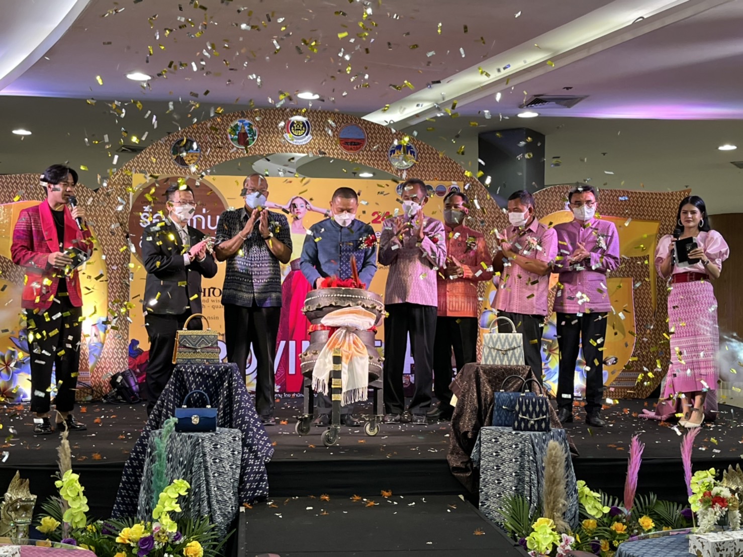 จังหวัดมหาสารคาม ลั่นกลอง!! เปิดงาน “มหกรรมของดีผลิตภัณฑ์ชุมชน ร้อยแก่นสารสินธุ์” นำทัพสินค้าโอทอปบุกห้างดัง อยุธยา