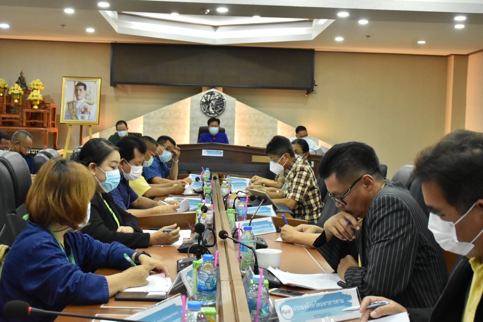 ผู้ว่าราชการจังหวัดมหาสารคาม ประชุมคณะกรรมการบริหารศูนย์อำนวยการขจัดความยากจนและพัฒนาคนทุกช่วงวัยอย่างยั่งยืนตามหลักปรัชญาของเศรษฐกิจพอเพียงจังหวัดมหาสารคาม (คจพ.จ) ครั้งที่ 7/2565