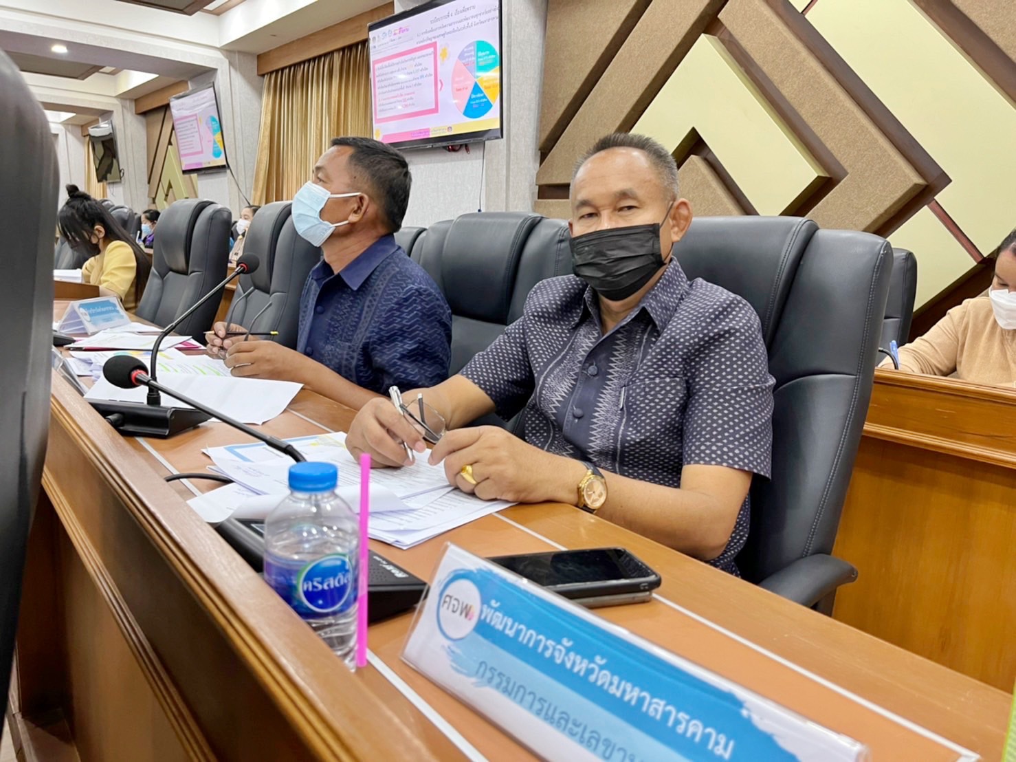ผู้ว่าราชการจังหวัดมหาสารคาม ประชุมคณะกรรมการบริหารศูนย์อำนวยการขจัดความยากจนและพัฒนาคนทุกช่วงวัยอย่างยั่งยืนตามหลักปรัชญาของเศรษฐกิจพอเพียงจังหวัดมหาสารคาม (คจพ.จ) ครั้งที่ 7/2565