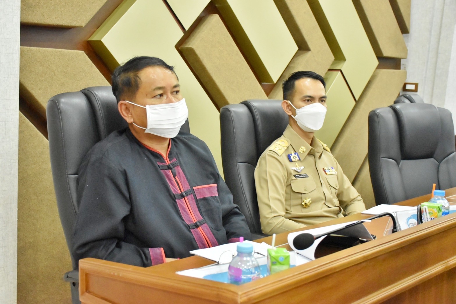 ผู้ว่าราชการจังหวัดมหาสารคาม ประชุมคณะกรรมการบริหารศูนย์อำนวยการขจัดความยากจนและพัฒนาคนทุกช่วงวัยอย่างยั่งยืนตามหลักปรัชญาของเศรษฐกิจพอเพียงจังหวัดมหาสารคาม (คจพ.จ) ครั้งที่ 7/2565