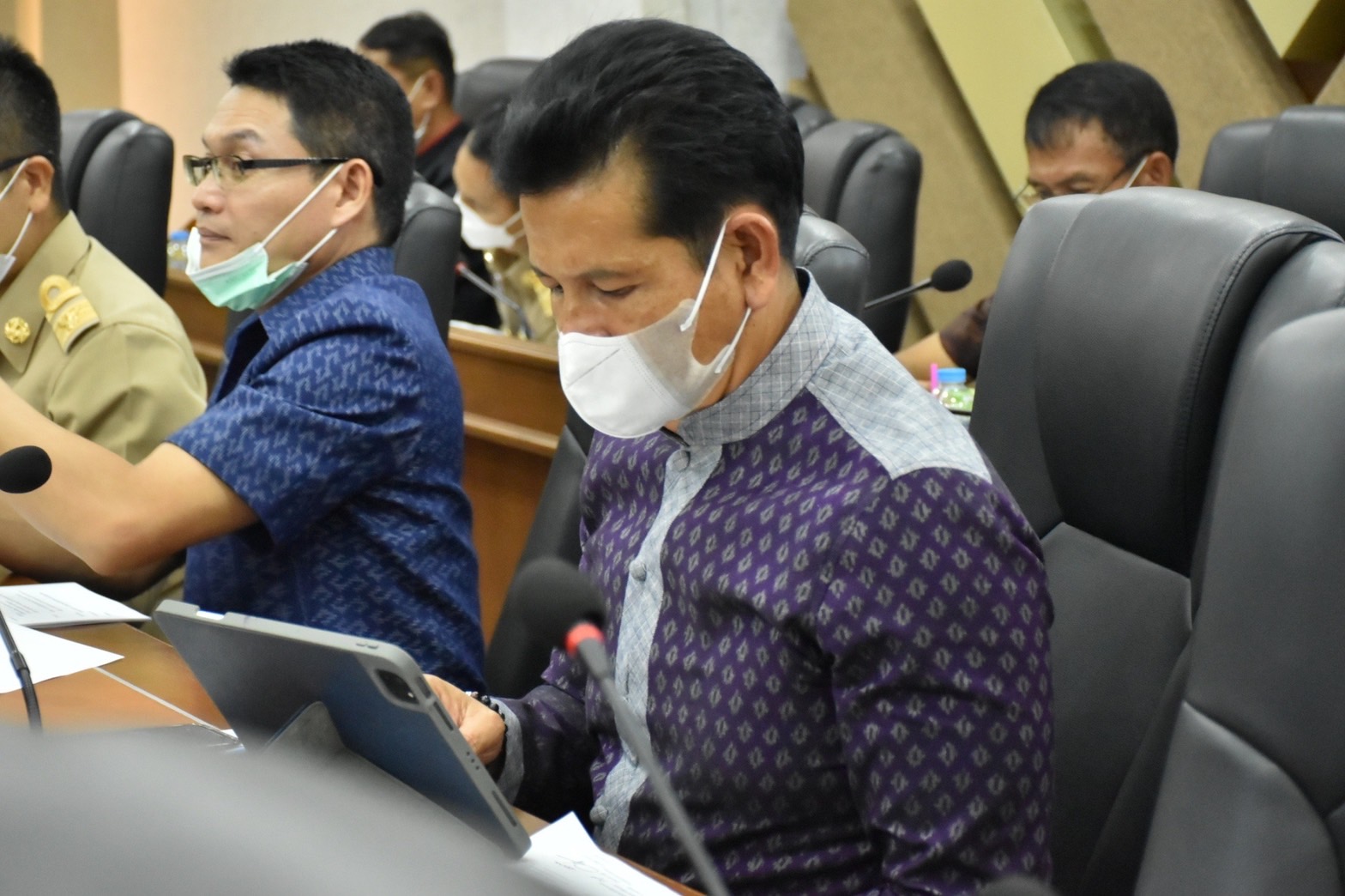 ผู้ว่าราชการจังหวัดมหาสารคาม ประชุมคณะกรรมการบริหารศูนย์อำนวยการขจัดความยากจนและพัฒนาคนทุกช่วงวัยอย่างยั่งยืนตามหลักปรัชญาของเศรษฐกิจพอเพียงจังหวัดมหาสารคาม (คจพ.จ) ครั้งที่ 7/2565