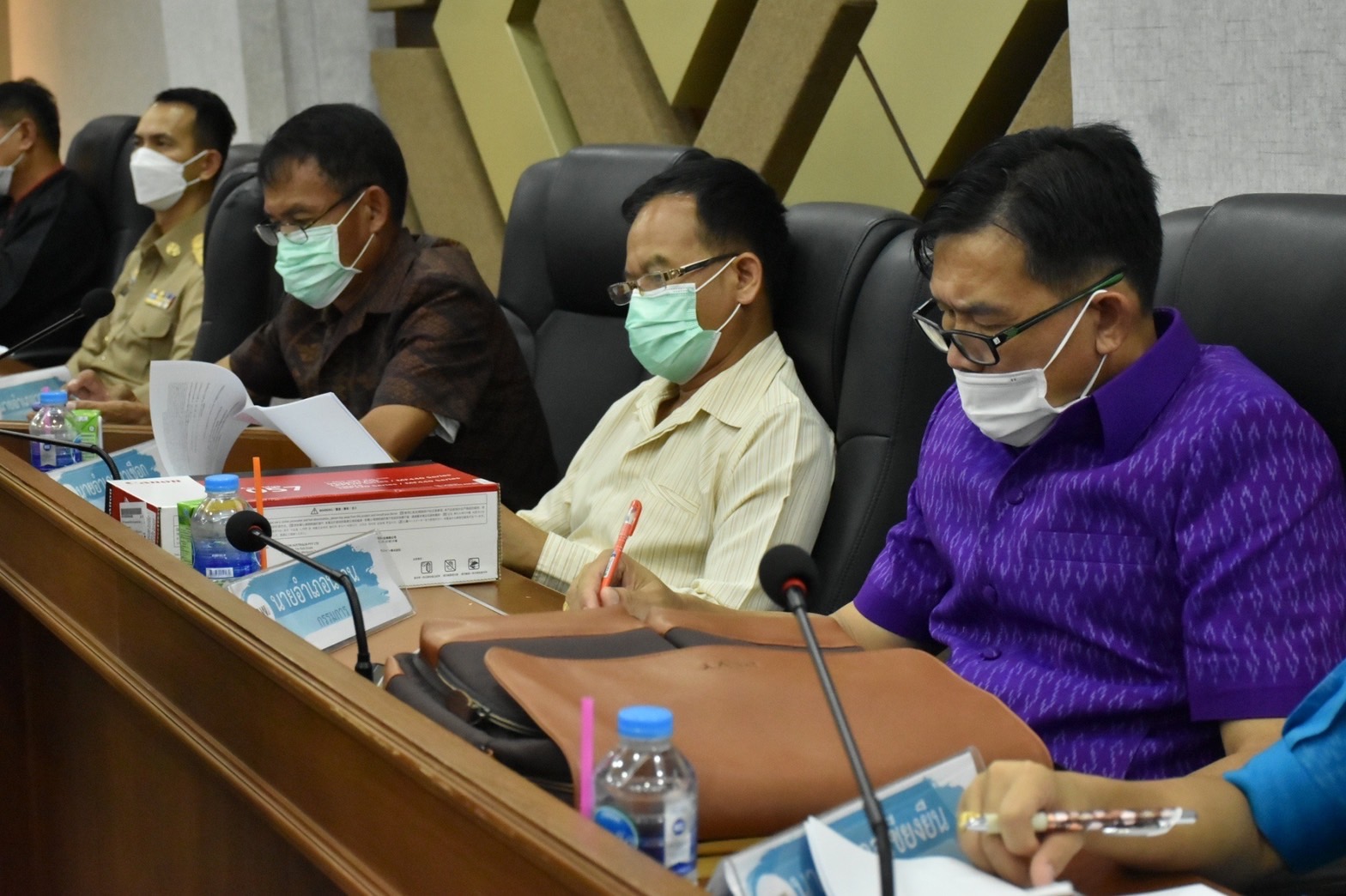 ผู้ว่าราชการจังหวัดมหาสารคาม ประชุมคณะกรรมการบริหารศูนย์อำนวยการขจัดความยากจนและพัฒนาคนทุกช่วงวัยอย่างยั่งยืนตามหลักปรัชญาของเศรษฐกิจพอเพียงจังหวัดมหาสารคาม (คจพ.จ) ครั้งที่ 7/2565