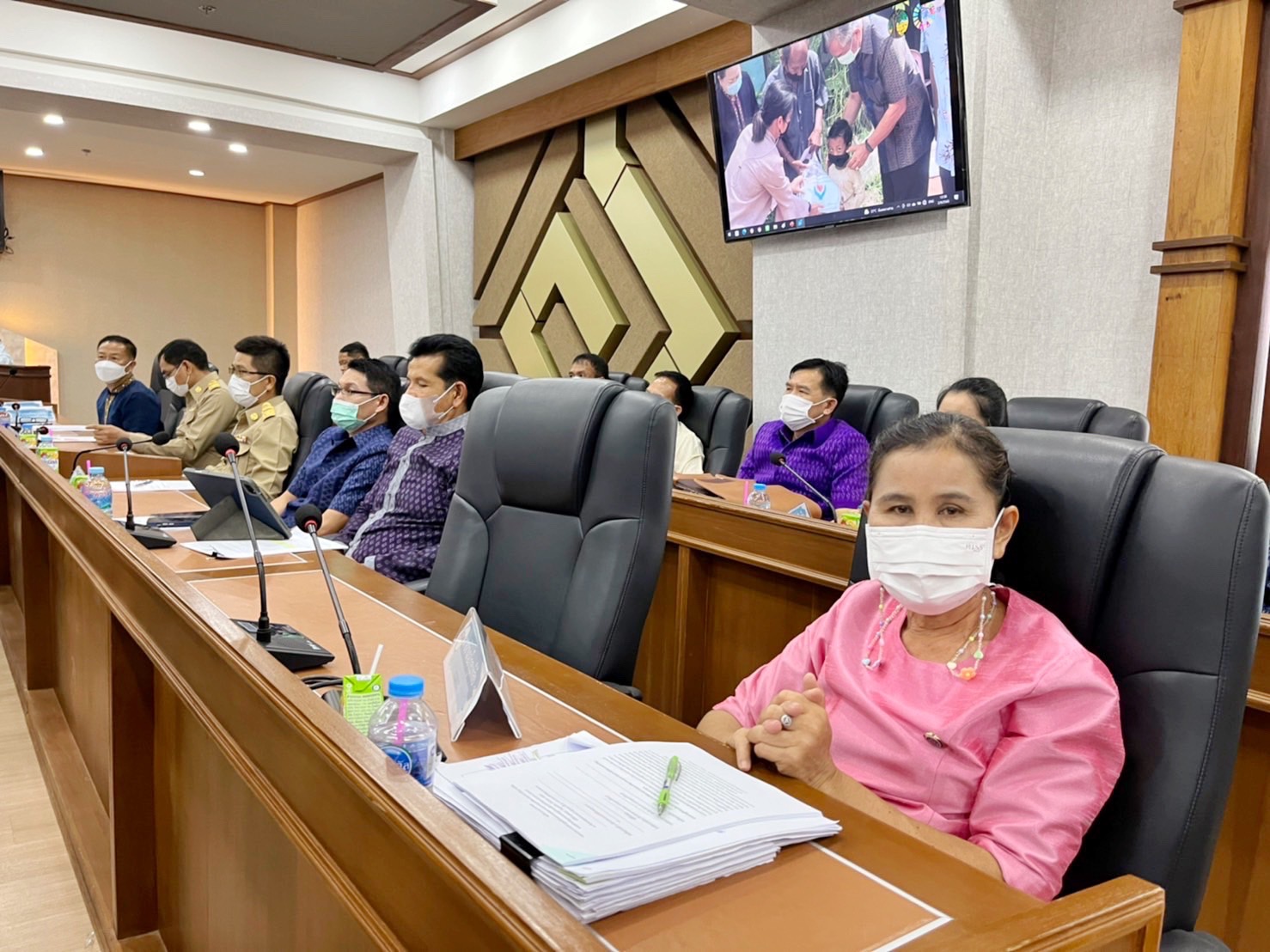 ผู้ว่าราชการจังหวัดมหาสารคาม ประชุมคณะกรรมการบริหารศูนย์อำนวยการขจัดความยากจนและพัฒนาคนทุกช่วงวัยอย่างยั่งยืนตามหลักปรัชญาของเศรษฐกิจพอเพียงจังหวัดมหาสารคาม (คจพ.จ) ครั้งที่ 7/2565