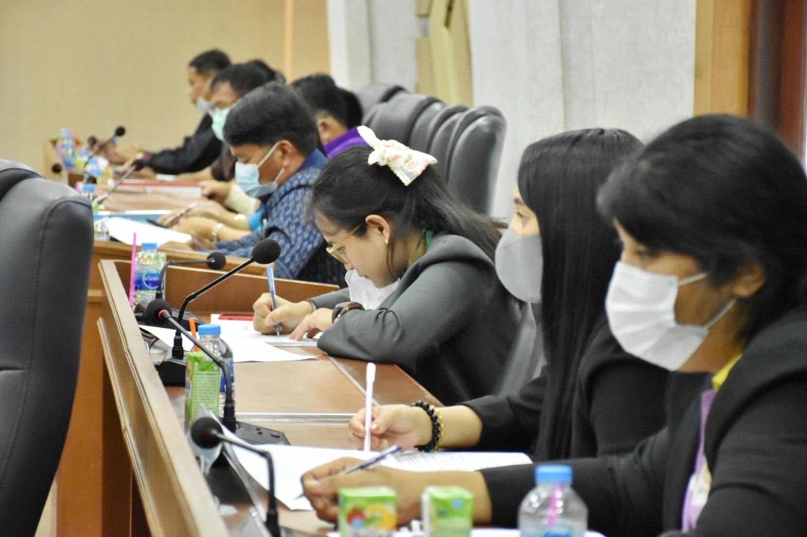 ผู้ว่าราชการจังหวัดมหาสารคาม ประชุมคณะกรรมการบริหารศูนย์อำนวยการขจัดความยากจนและพัฒนาคนทุกช่วงวัยอย่างยั่งยืนตามหลักปรัชญาของเศรษฐกิจพอเพียงจังหวัดมหาสารคาม (คจพ.จ) ครั้งที่ 7/2565