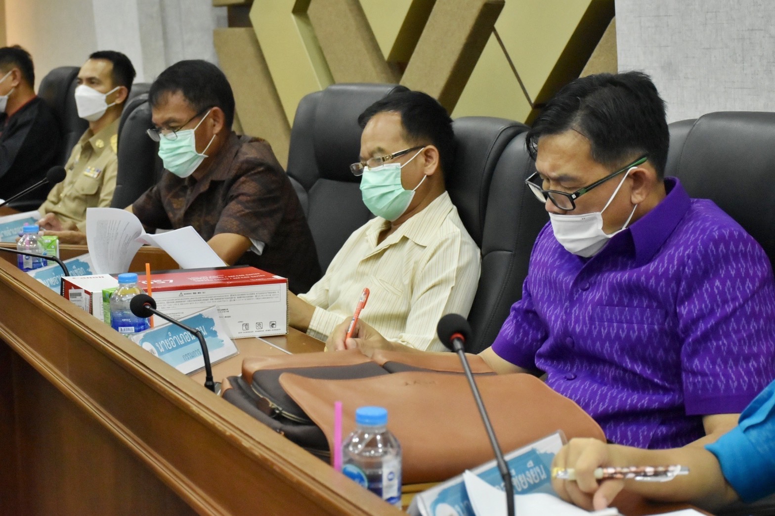 ผู้ว่าราชการจังหวัดมหาสารคาม ประชุมคณะกรรมการบริหารศูนย์อำนวยการขจัดความยากจนและพัฒนาคนทุกช่วงวัยอย่างยั่งยืนตามหลักปรัชญาของเศรษฐกิจพอเพียงจังหวัดมหาสารคาม (คจพ.จ) ครั้งที่ 7/2565