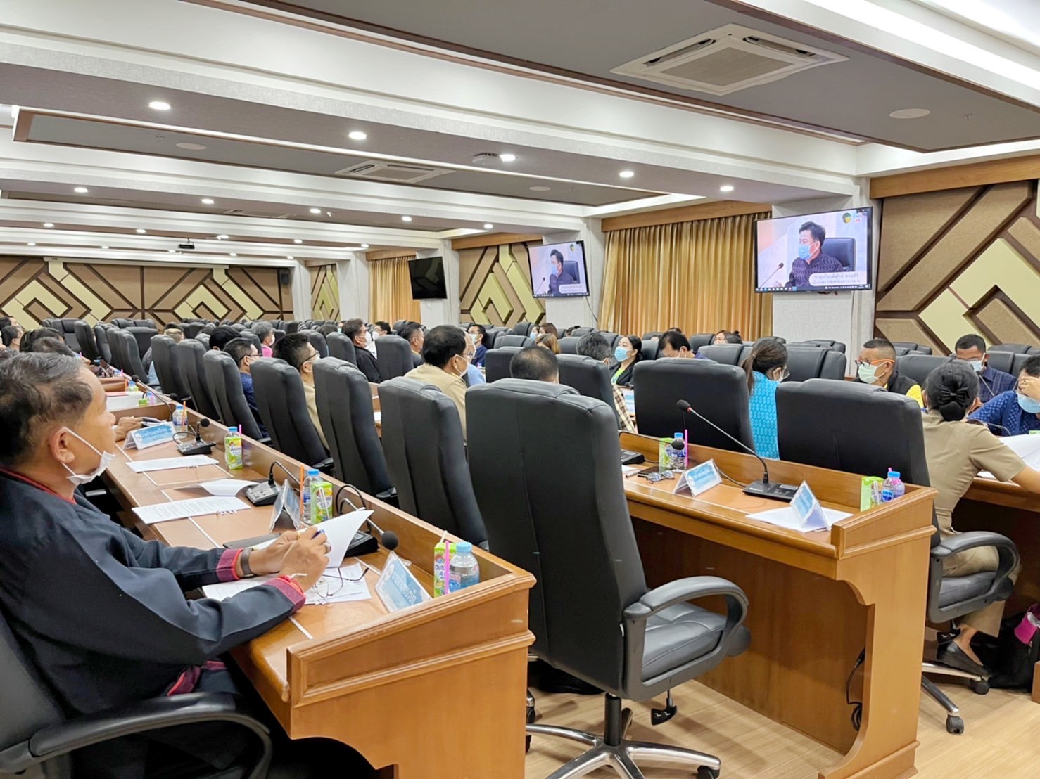 ผู้ว่าราชการจังหวัดมหาสารคาม ประชุมคณะกรรมการบริหารศูนย์อำนวยการขจัดความยากจนและพัฒนาคนทุกช่วงวัยอย่างยั่งยืนตามหลักปรัชญาของเศรษฐกิจพอเพียงจังหวัดมหาสารคาม (คจพ.จ) ครั้งที่ 7/2565
