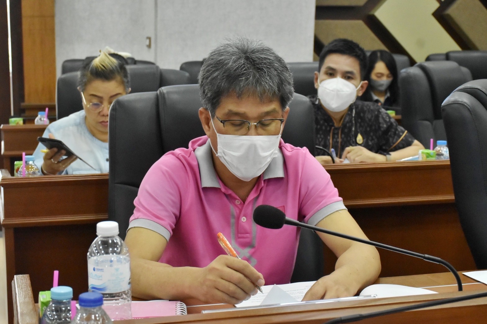 ผู้ว่าราชการจังหวัดมหาสารคาม ประชุมคณะกรรมการบริหารศูนย์อำนวยการขจัดความยากจนและพัฒนาคนทุกช่วงวัยอย่างยั่งยืนตามหลักปรัชญาของเศรษฐกิจพอเพียงจังหวัดมหาสารคาม (คจพ.จ) ครั้งที่ 7/2565