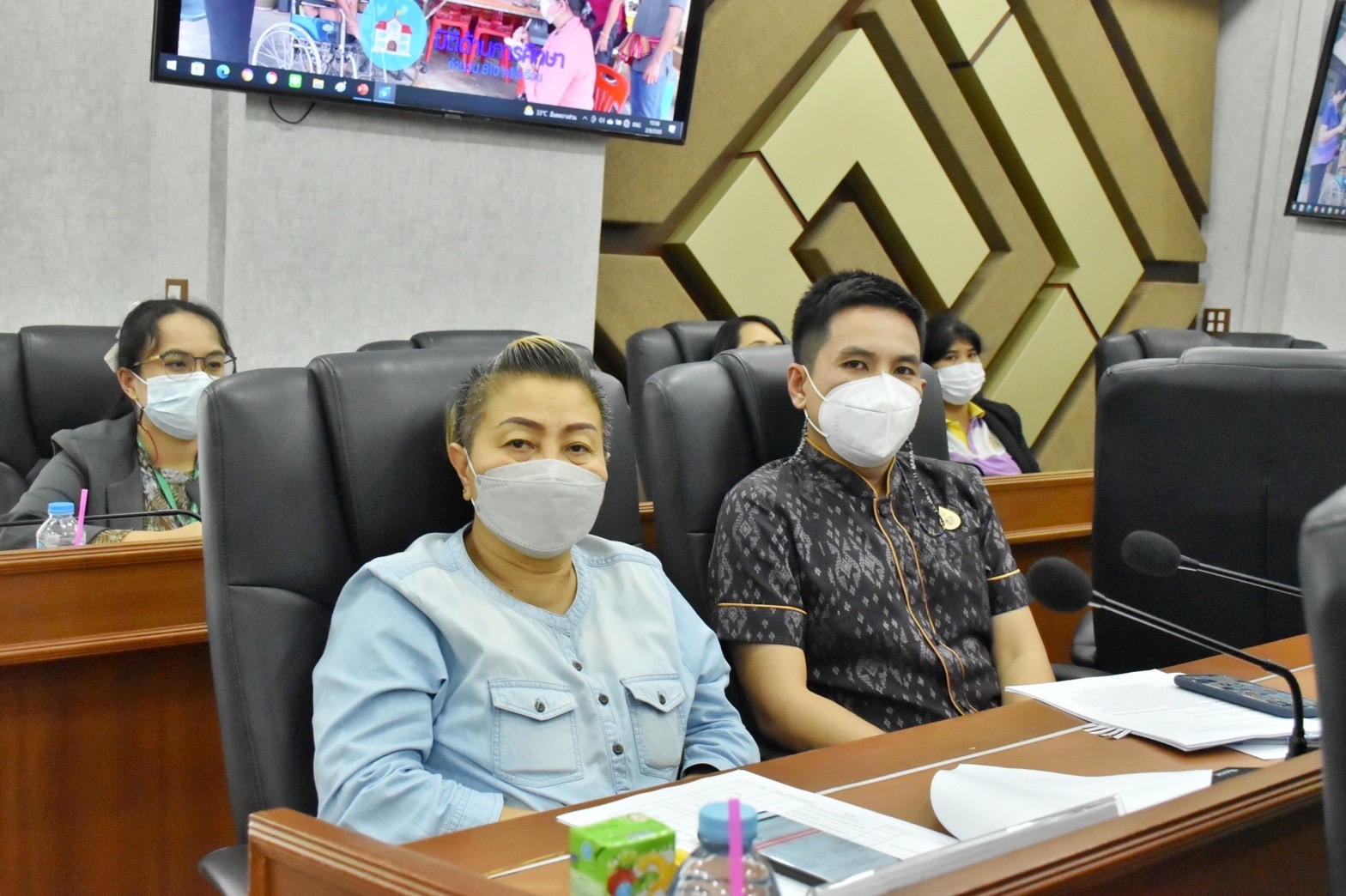 ผู้ว่าราชการจังหวัดมหาสารคาม ประชุมคณะกรรมการบริหารศูนย์อำนวยการขจัดความยากจนและพัฒนาคนทุกช่วงวัยอย่างยั่งยืนตามหลักปรัชญาของเศรษฐกิจพอเพียงจังหวัดมหาสารคาม (คจพ.จ) ครั้งที่ 7/2565