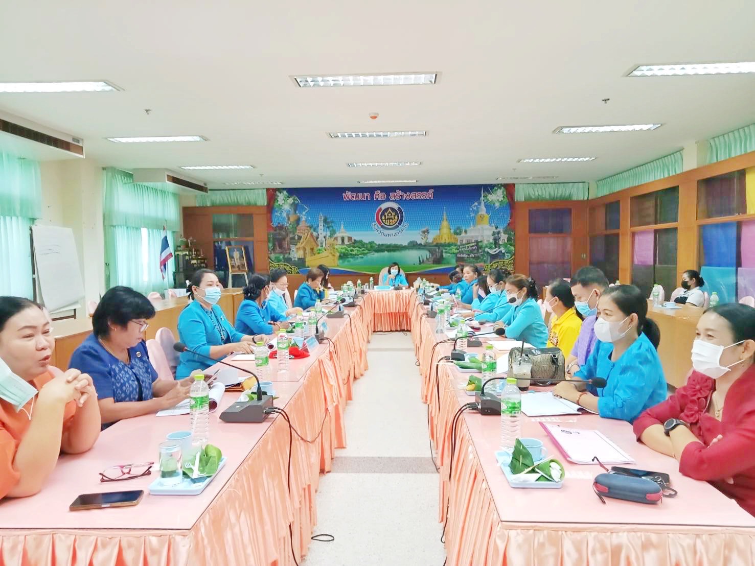 พช.มหาสารคาม ร่วมกับคณะทำงานขับเคลื่อนกองทุนพัฒนาบทบาทสตรีจังหวัดมหาสารคาม ประชุมเพื่อพิจารณาโครงการประเภทเงินทุนหมุนเวียนและประเภทเงินอุดหนุน