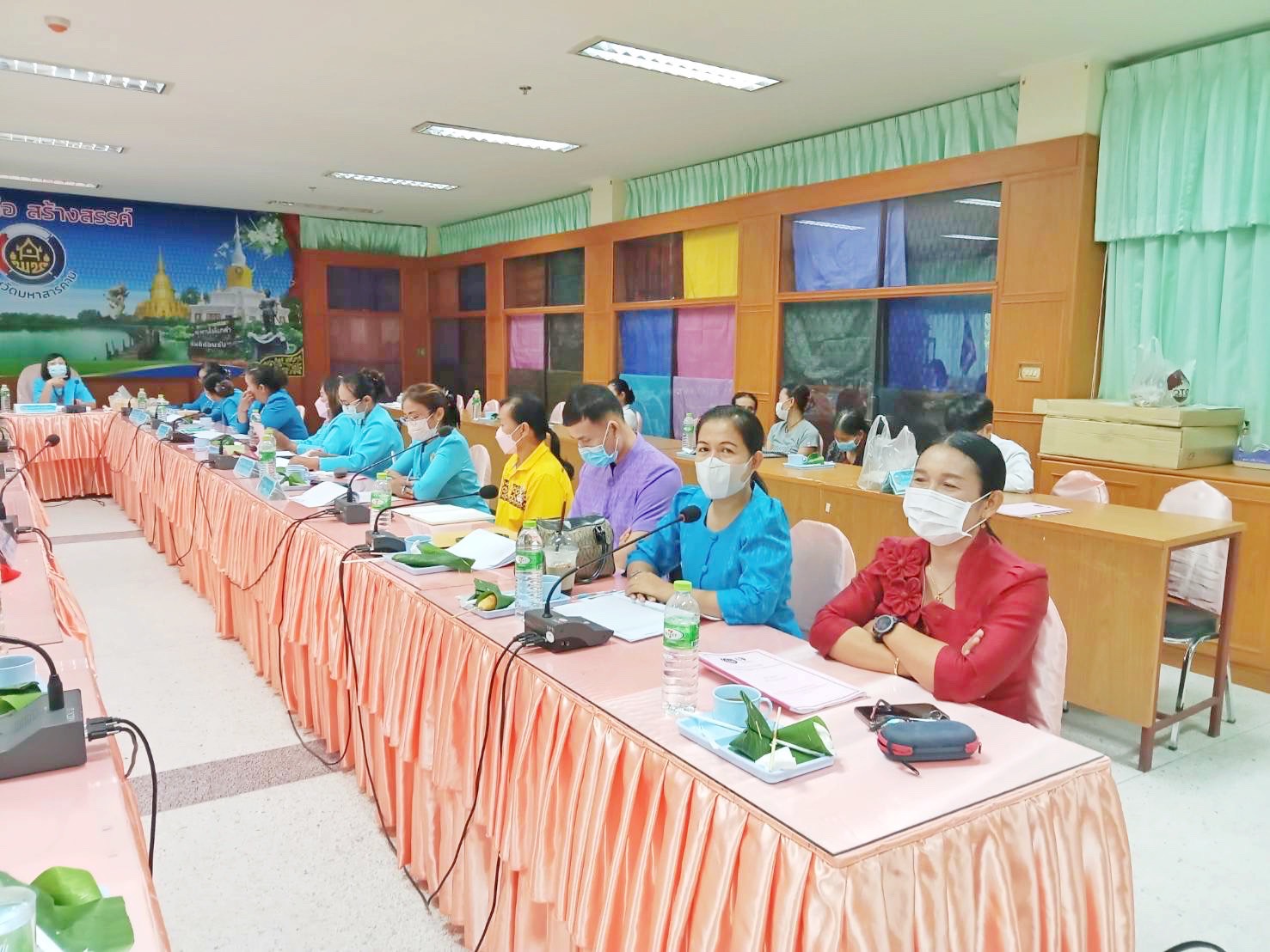 พช.มหาสารคาม ร่วมกับคณะทำงานขับเคลื่อนกองทุนพัฒนาบทบาทสตรีจังหวัดมหาสารคาม ประชุมเพื่อพิจารณาโครงการประเภทเงินทุนหมุนเวียนและประเภทเงินอุดหนุน