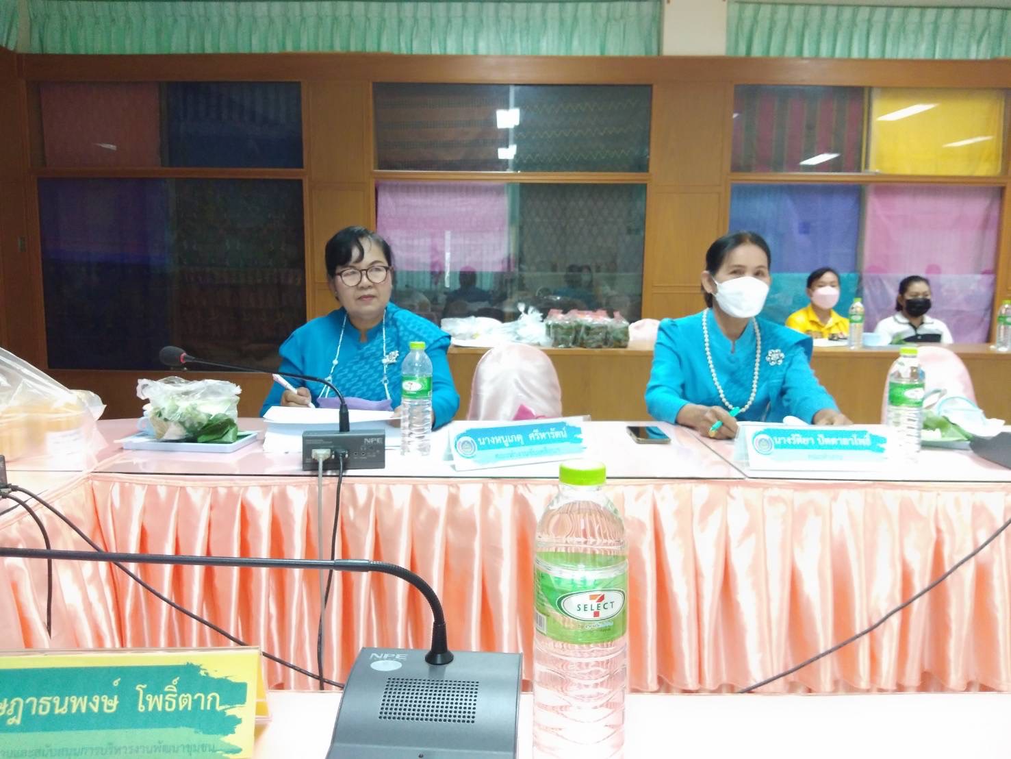 พช.มหาสารคาม ร่วมกับคณะทำงานขับเคลื่อนกองทุนพัฒนาบทบาทสตรีจังหวัดมหาสารคาม ประชุมเพื่อพิจารณาโครงการประเภทเงินทุนหมุนเวียนและประเภทเงินอุดหนุน