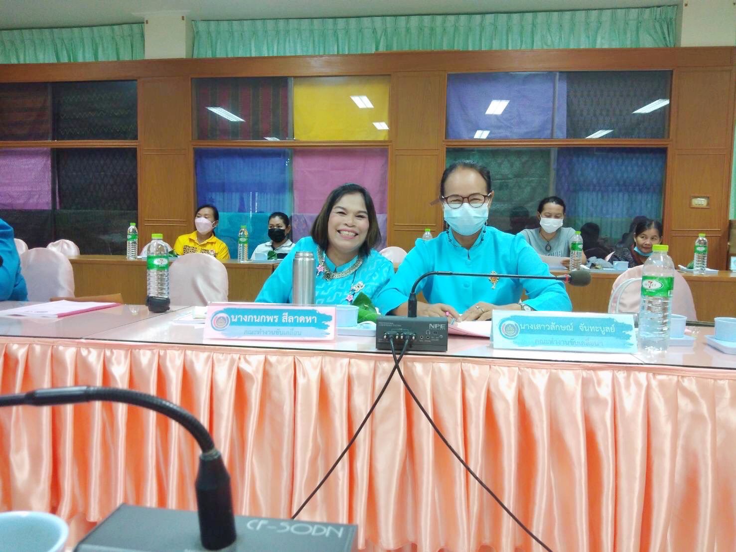 พช.มหาสารคาม ร่วมกับคณะทำงานขับเคลื่อนกองทุนพัฒนาบทบาทสตรีจังหวัดมหาสารคาม ประชุมเพื่อพิจารณาโครงการประเภทเงินทุนหมุนเวียนและประเภทเงินอุดหนุน