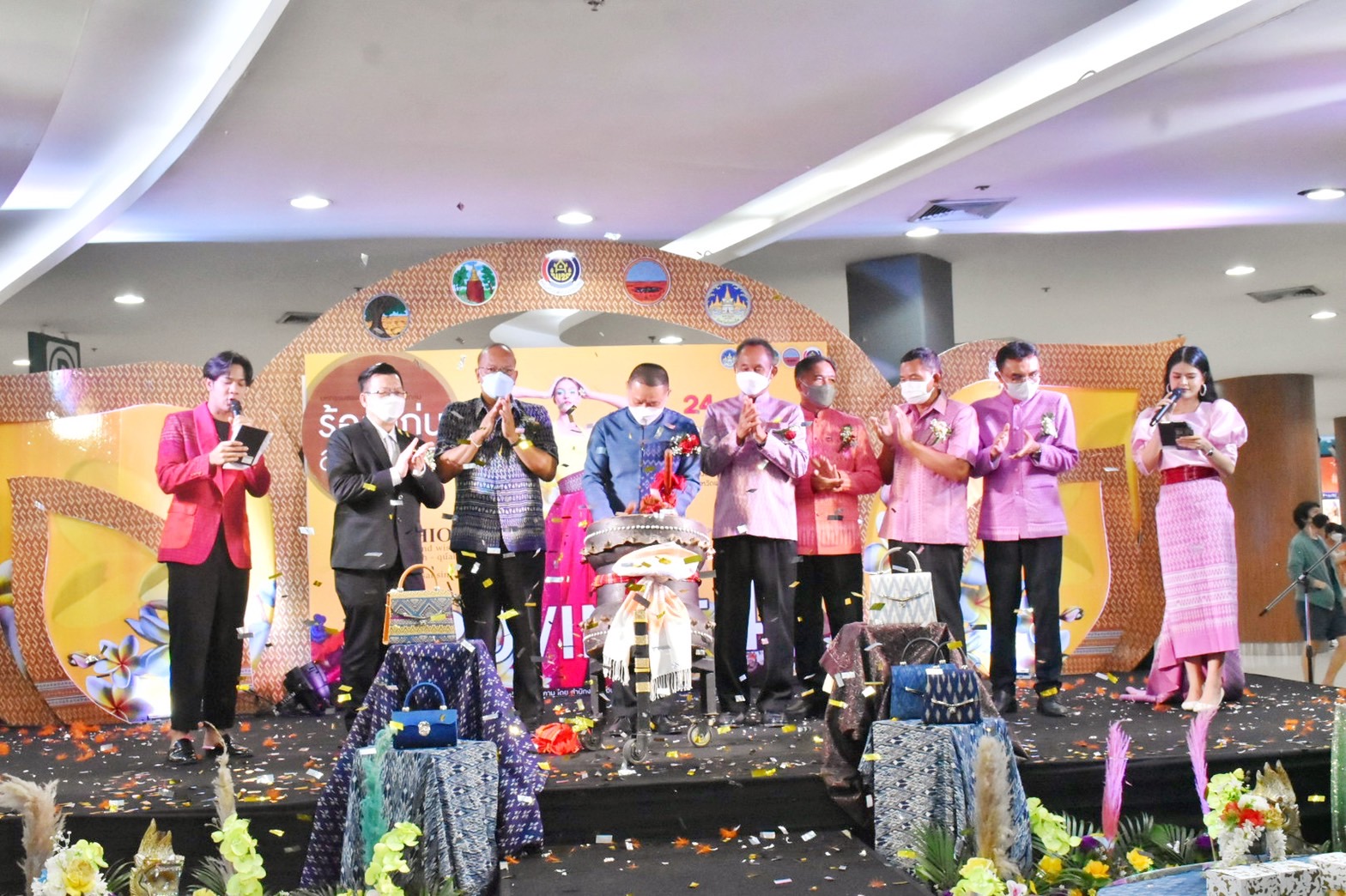 จังหวัดมหาสารคาม ลั่นกลอง!! เปิดงาน “มหกรรมของดีผลิตภัณฑ์ชุมชน ร้อยแก่นสารสินธุ์” นำทัพสินค้าโอทอปบุกห้างดัง อยุธยา