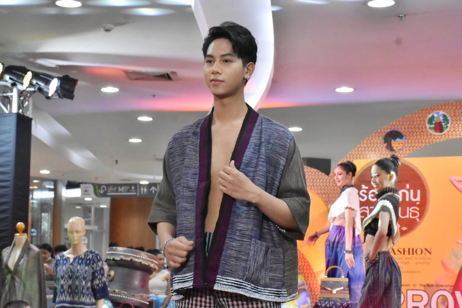 จังหวัดมหาสารคาม ลั่นกลอง!! เปิดงาน “มหกรรมของดีผลิตภัณฑ์ชุมชน ร้อยแก่นสารสินธุ์” นำทัพสินค้าโอทอปบุกห้างดัง อยุธยา