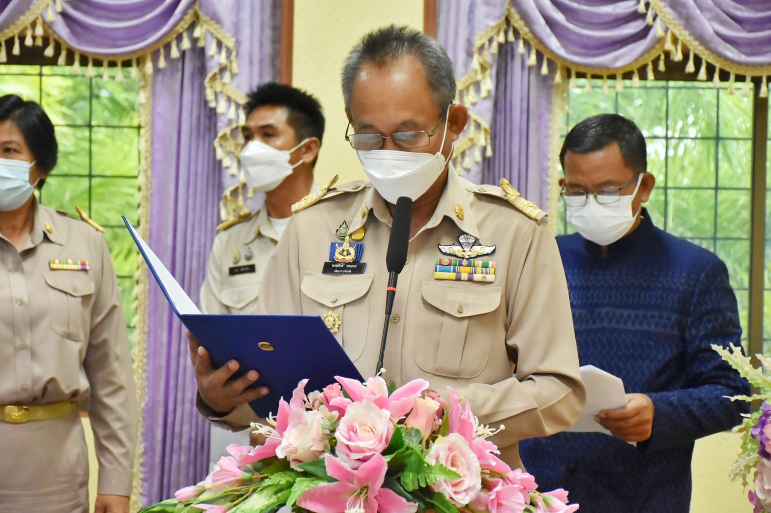 จังหวัดมหาสารคาม มอบใบประกาศเกียรติคุณแก่เจ้าหน้าที่ กลุ่ม องค์กร ชุมชน ที่มีผลการขับเคลื่อนงานพัฒนาชุมชนดีเด่นตามภารกิจกรมการพัฒนาชุมชน ประจำปี 2565