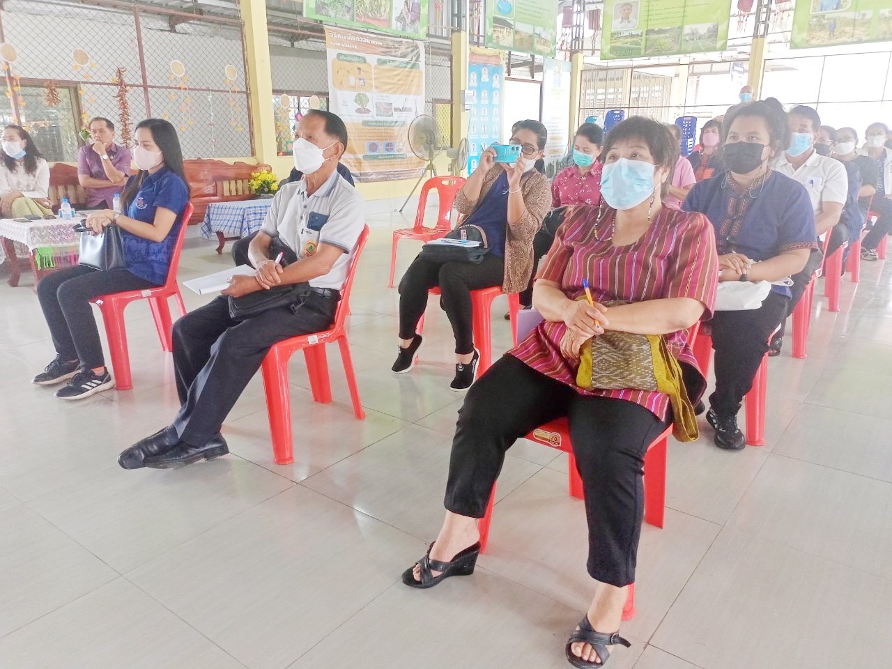 พช.มหาสารคาม นำกลุ่มเป้าหมายศึกษาดูงานการดำเนินงานกองทุนชุมชนที่ประสบผลเร็จ ตามโครงการส่งเสริมการขับเคลื่อนกองทุนชุมชนและการเข้าถึงแหล่งทุนตามหลักธรรมาภิบาล