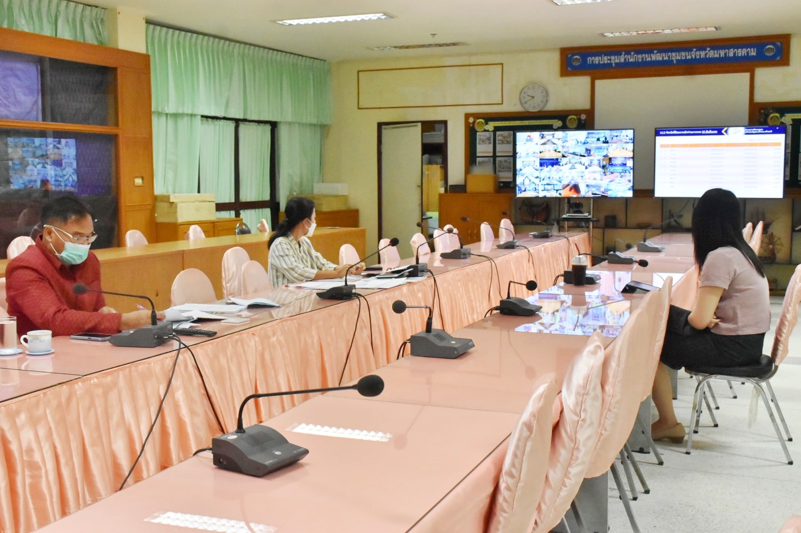 พช.มหาสารคาม ร่วมประชุมชี้แจง เร่งรัด กำกับ ติดตาม การดำเนินงานกองทุนพัฒนาบทบาทสตรี ผ่านระบบวีดิทัศน์ทางไกล (Vido Conference)