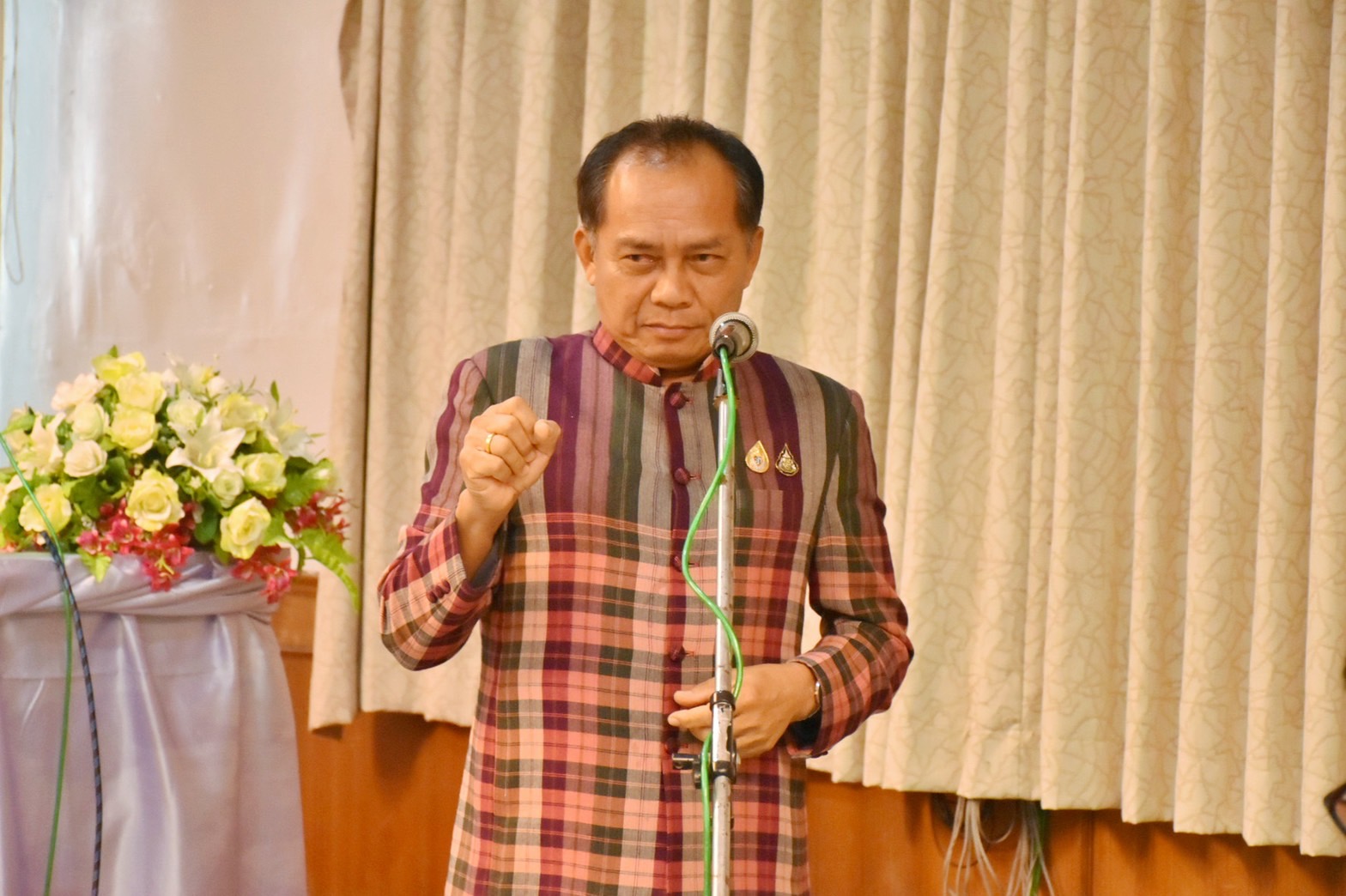 พช.มหาสารคาม เสริมความมั่นใจ นำผู้เข้าร่วมโครงการส่งเสริมการขับเคลื่อนกองทุนชุมชนและการเข้าถึงแหล่งทุนตามหลักธรรมาภิบาล ศึกษาดูงานการดำเนินงานกองทุนชุมชนที่ประสบผลเร็จณ ที่ทำการกลุ่มออมทรัพย์เพื่อการผลิตบ้านวังโพน หมู่ที่ 6 ตำบลเขวาไร่ อำเภอโกสุมพิสัย จังหวัดมหาสารคาม