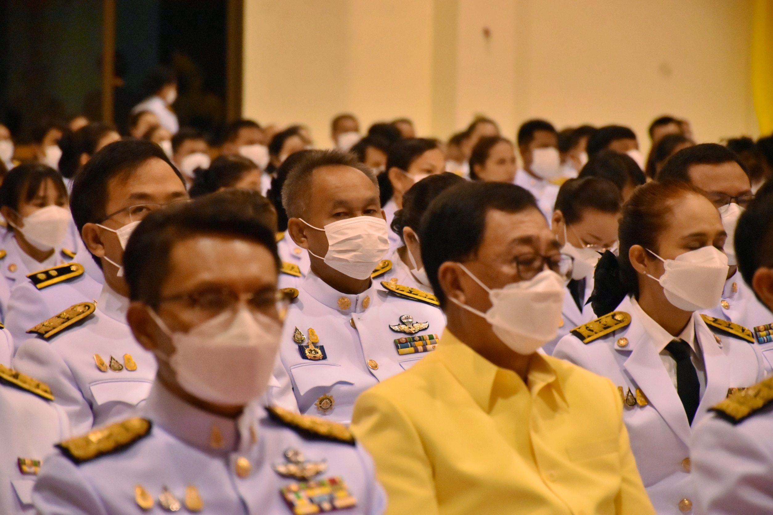 พช.มหาสารคาม ร่วมพิธีวางพวงมาลา น้อมรำลึกในพระมหากรุณาธิคุณ เนื่องในวันคล้ายวันสวรรคต พระบาทสมเด็จพระบรมชนกาธิเบศร มหาภูมิพลอดุลยเดชมหาราช บรมนาถบพิตร