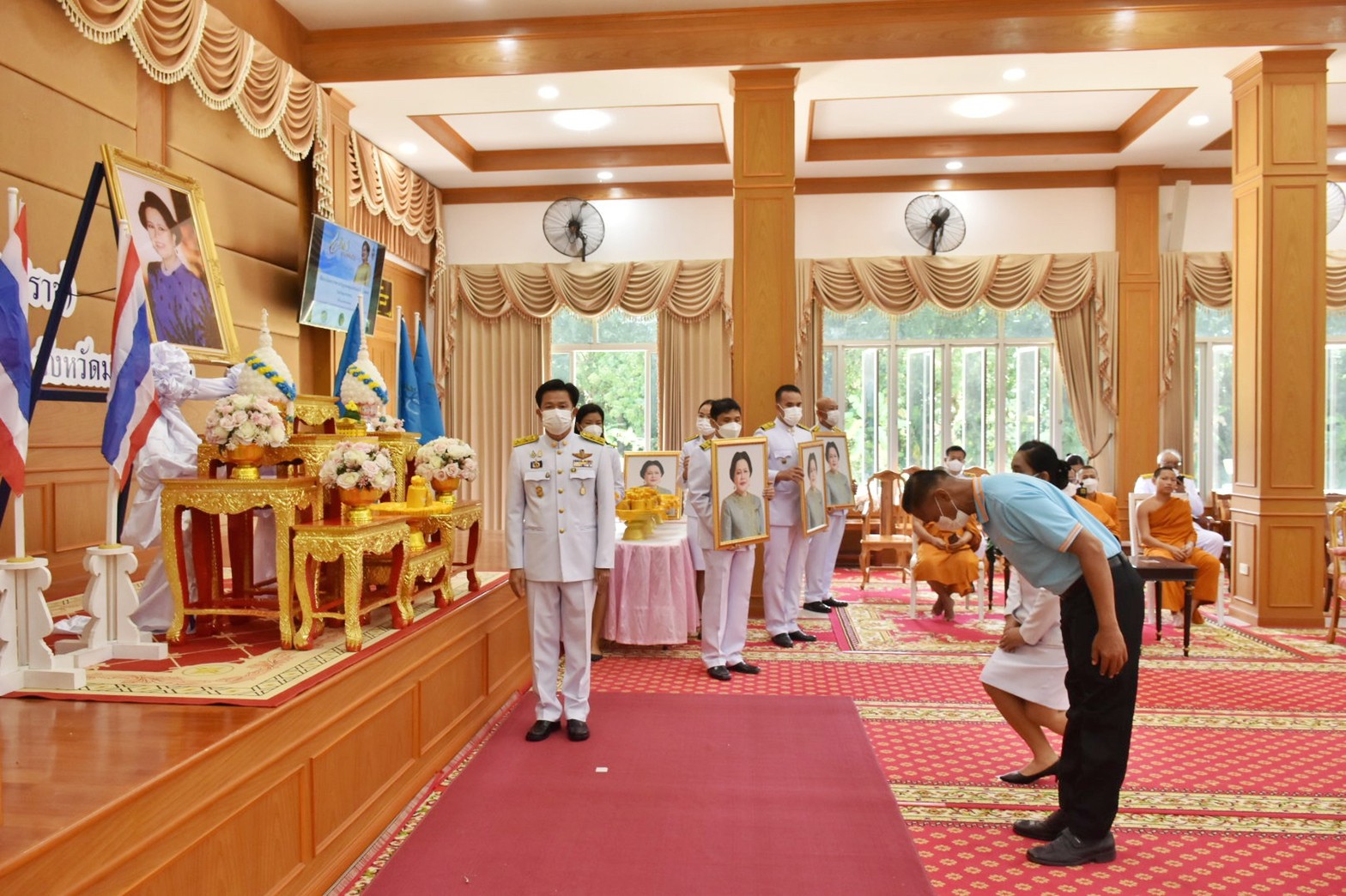 จังหวัดมหาสารคามจัดพิธีมอบเงินพระราชทานขวัญถุงหมู่บ้าน/ชุมชนต้นกล้ากองทุนแม่ของแผ่นดิน ปี 2564 – 2565