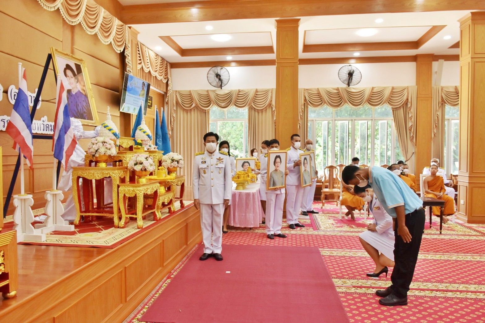 จังหวัดมหาสารคามจัดพิธีมอบเงินพระราชทานขวัญถุงหมู่บ้าน/ชุมชนต้นกล้ากองทุนแม่ของแผ่นดิน ปี 2564 – 2565