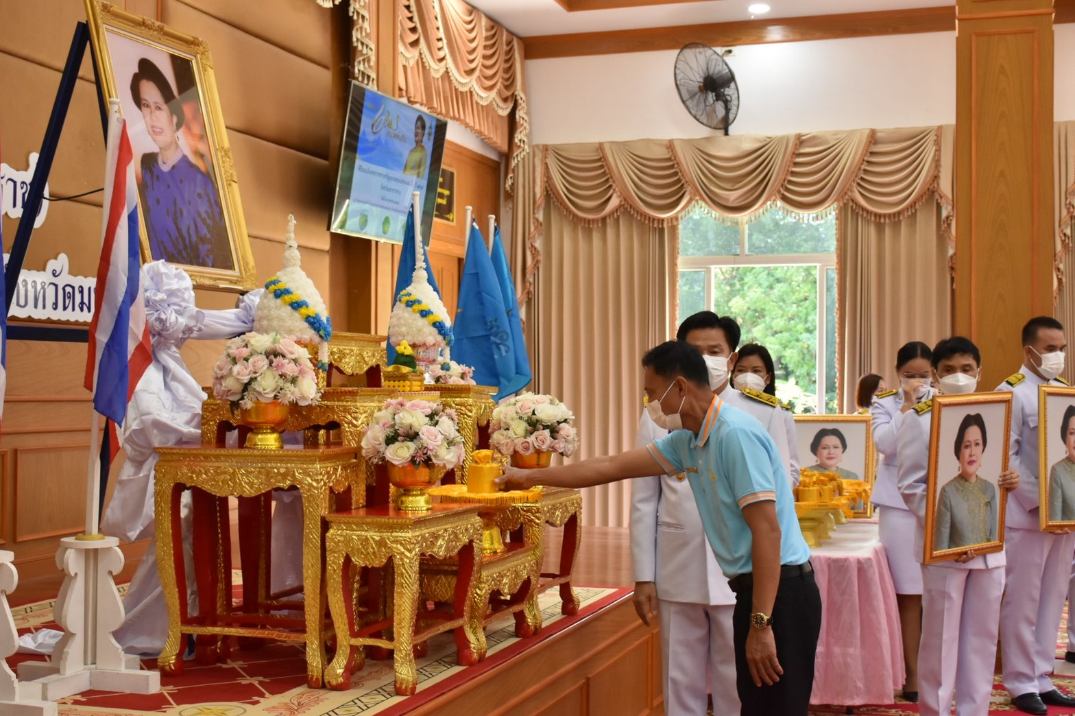 จังหวัดมหาสารคามจัดพิธีมอบเงินพระราชทานขวัญถุงหมู่บ้าน/ชุมชนต้นกล้ากองทุนแม่ของแผ่นดิน ปี 2564 – 2565